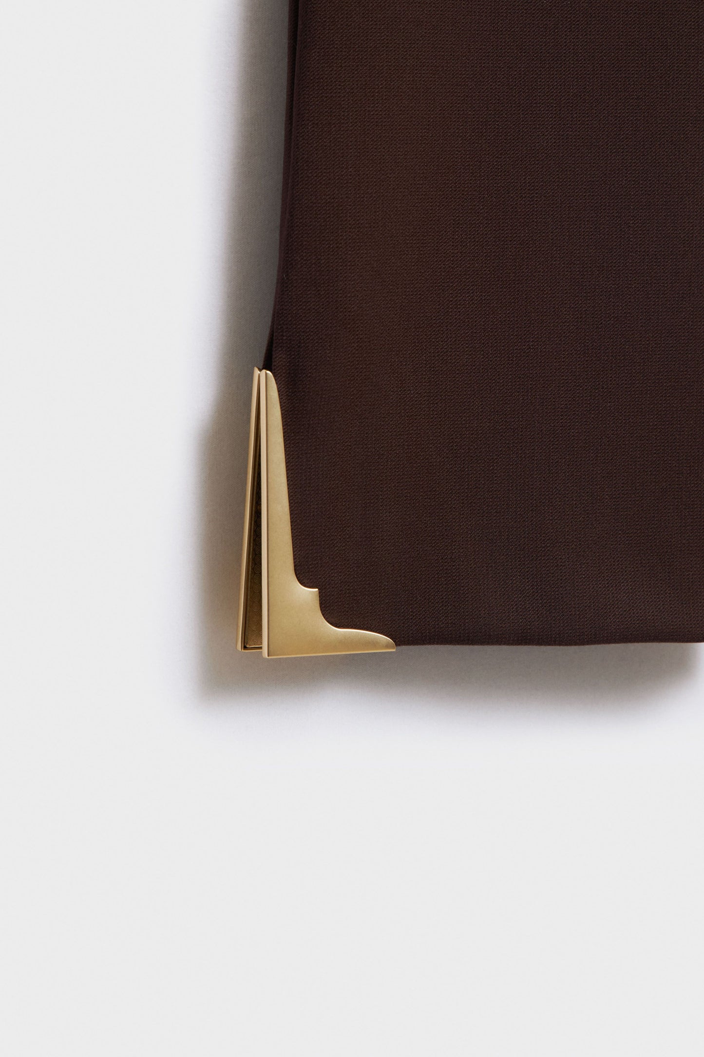 DARK BROWN