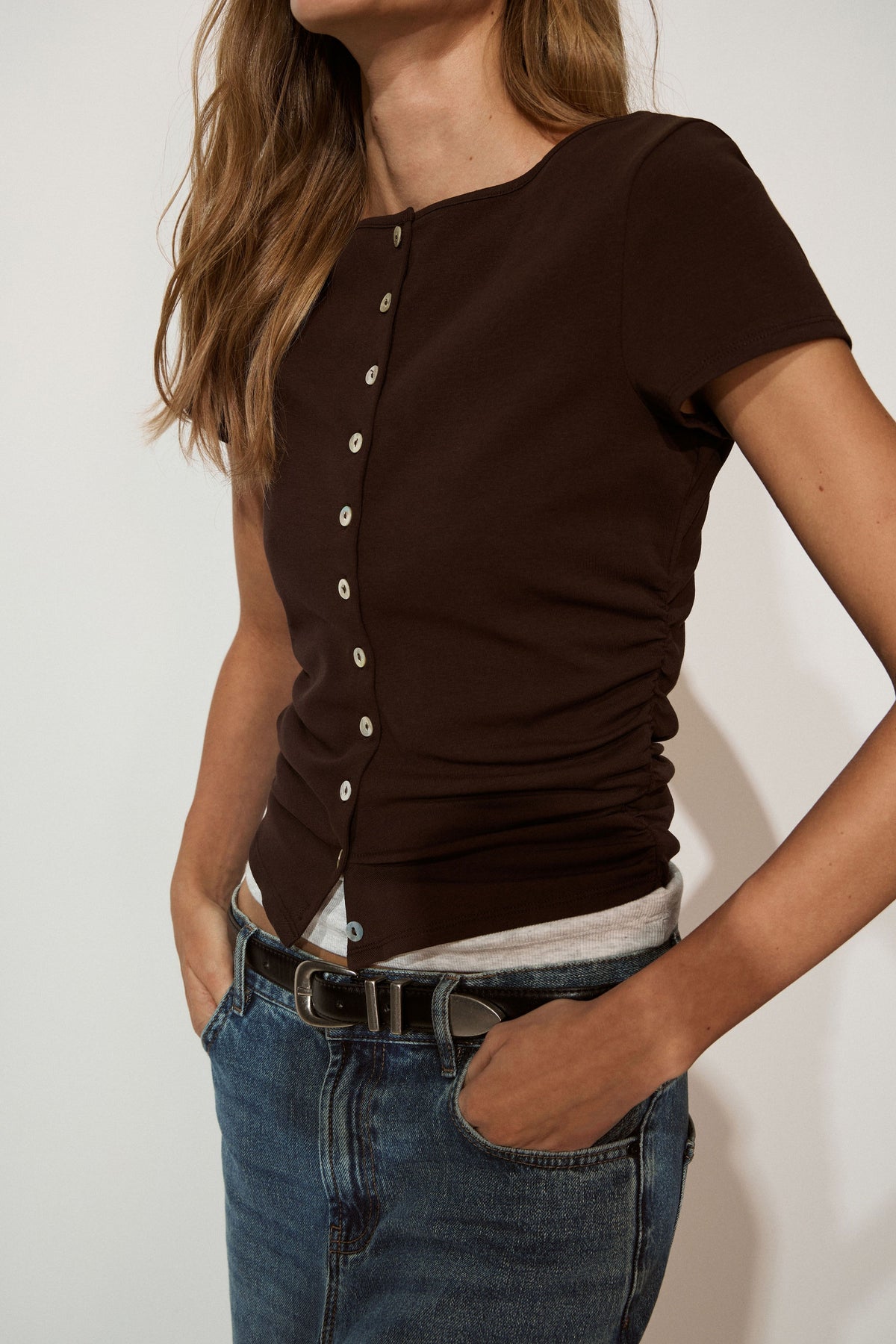 DARK BROWN