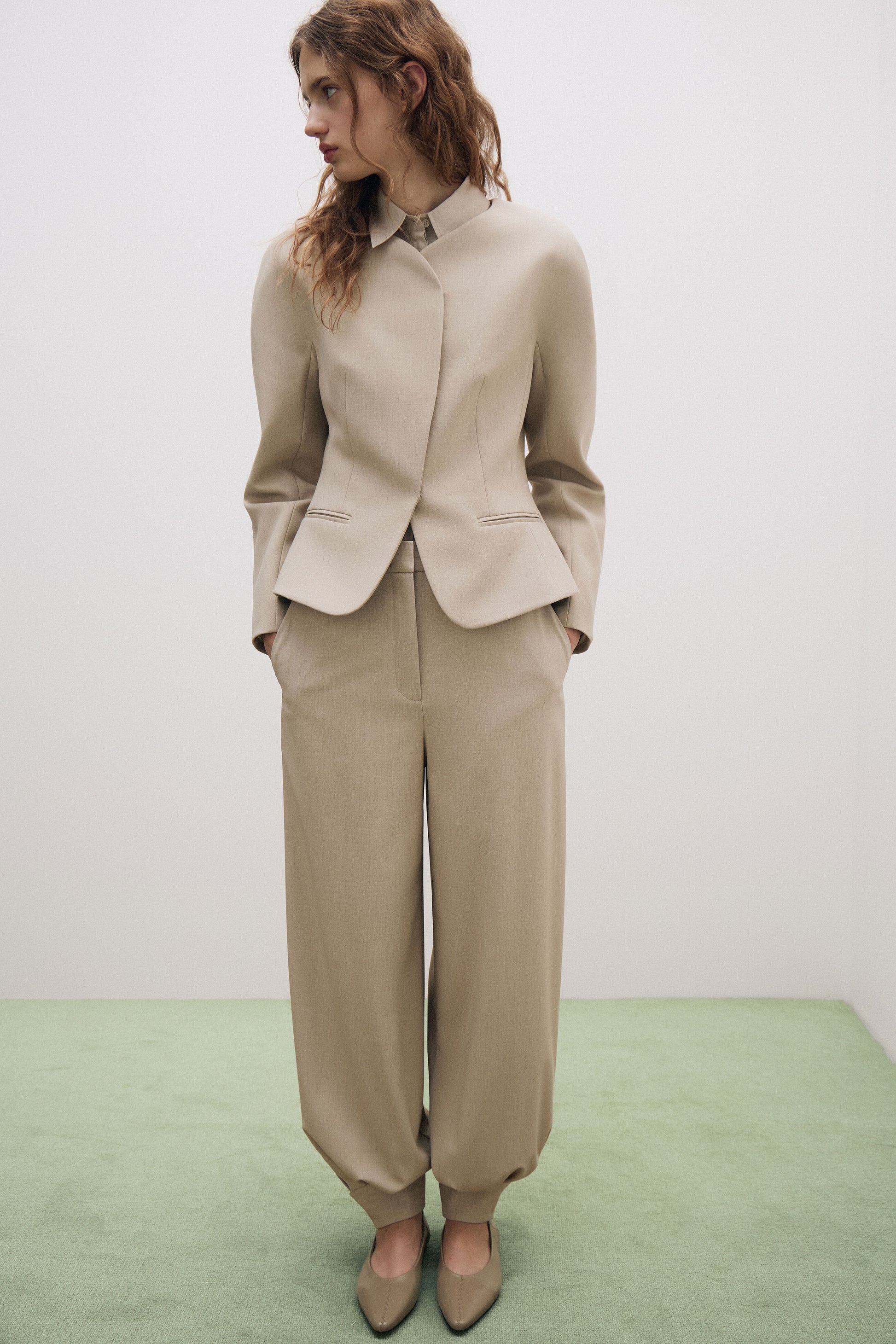 GREY BEIGE