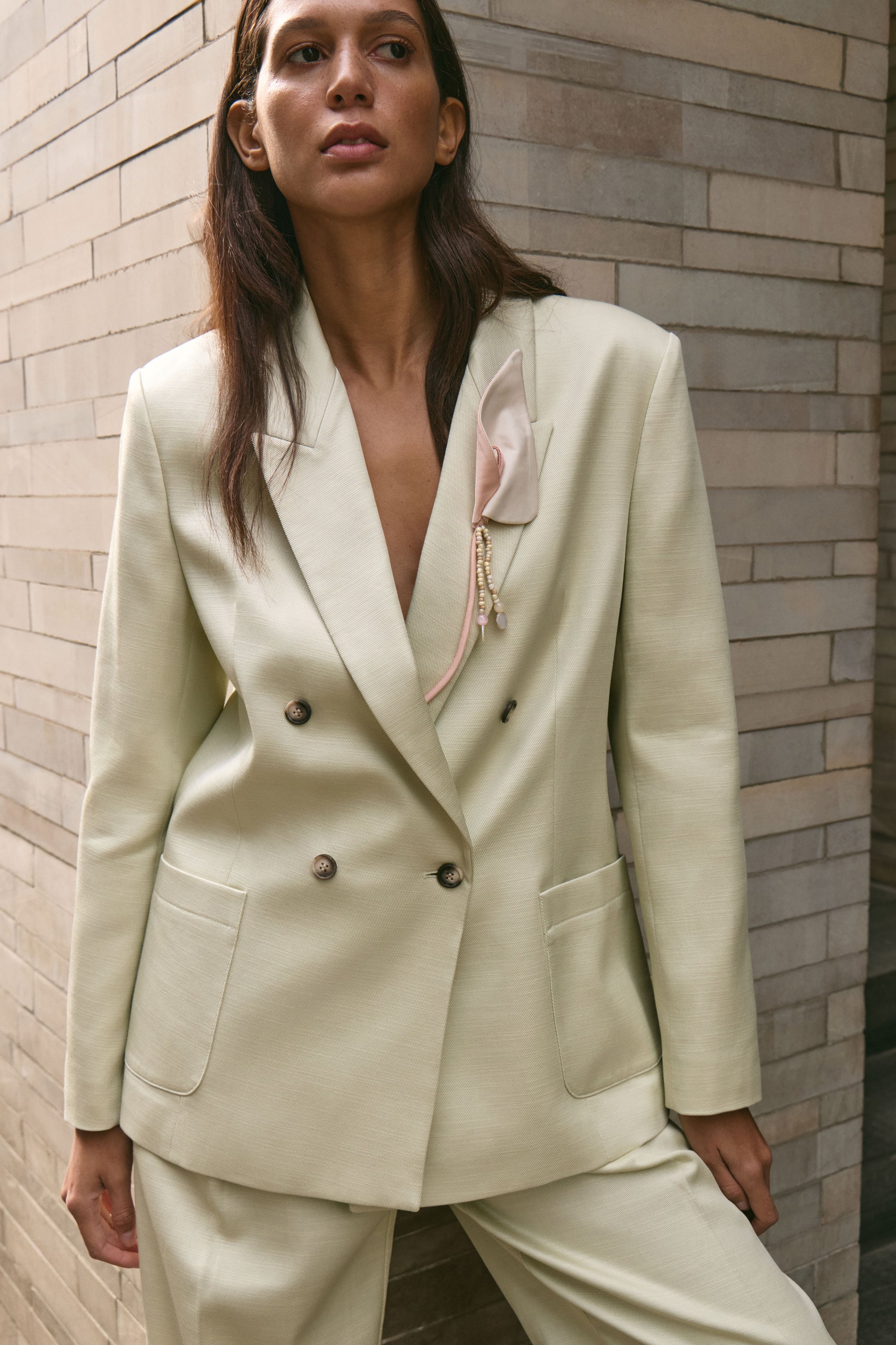 LIGHT GREEN