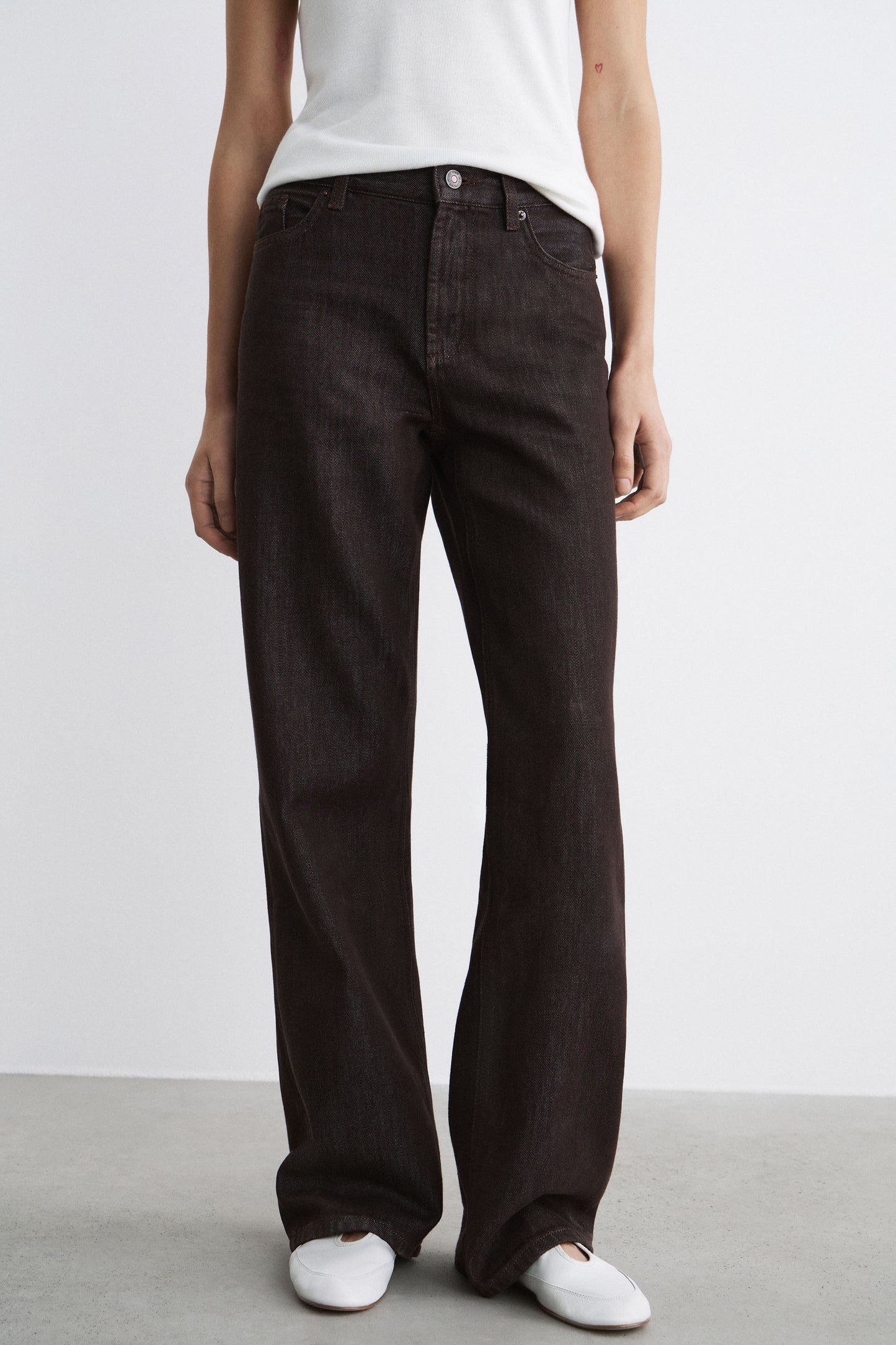 DARK BROWN