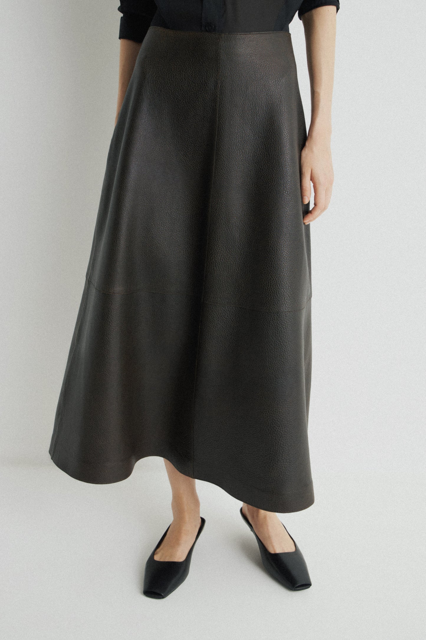 DARK BROWN