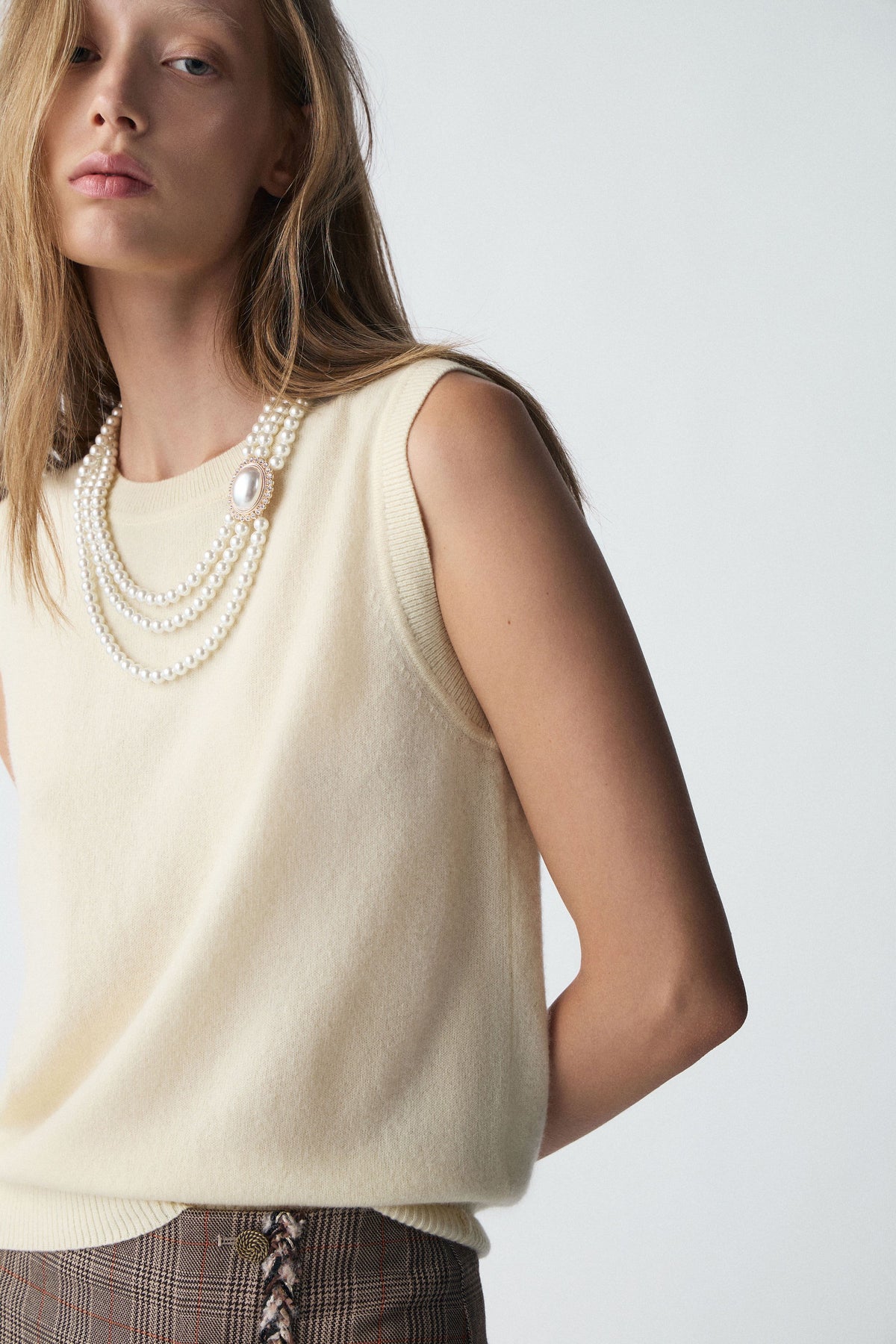 LIGHT YELLOW