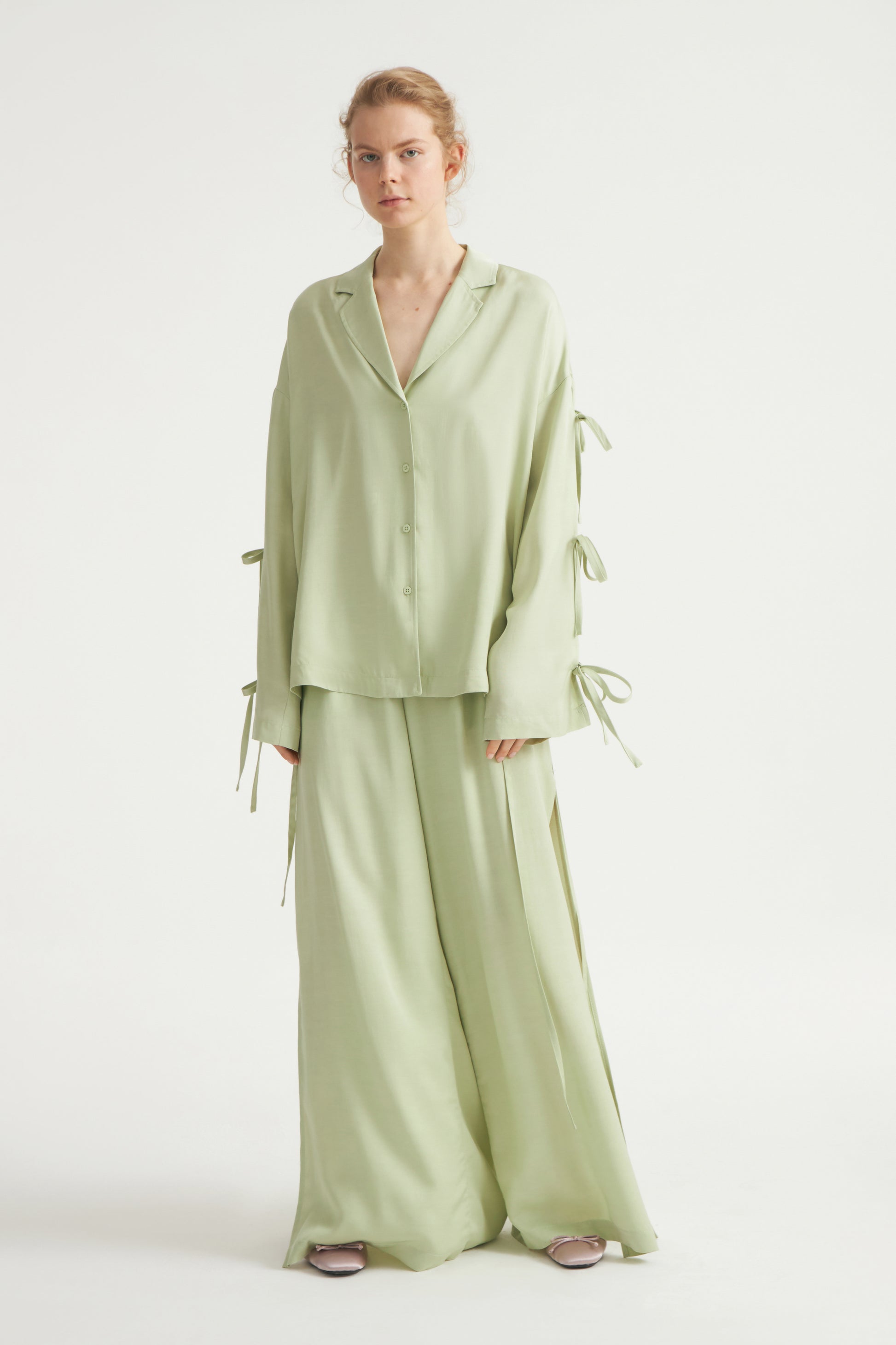 LIGHT GREEN
