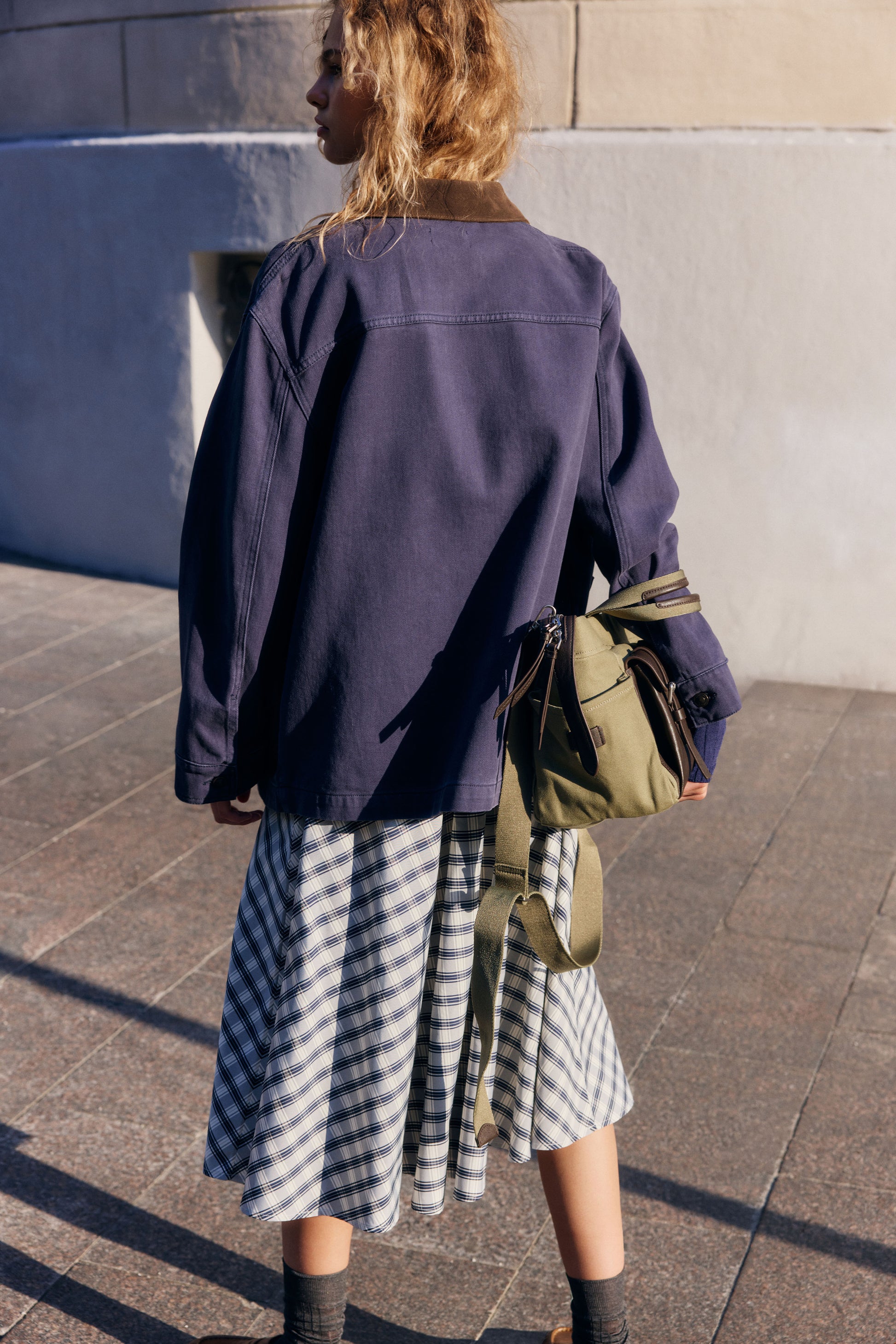 KHAKI