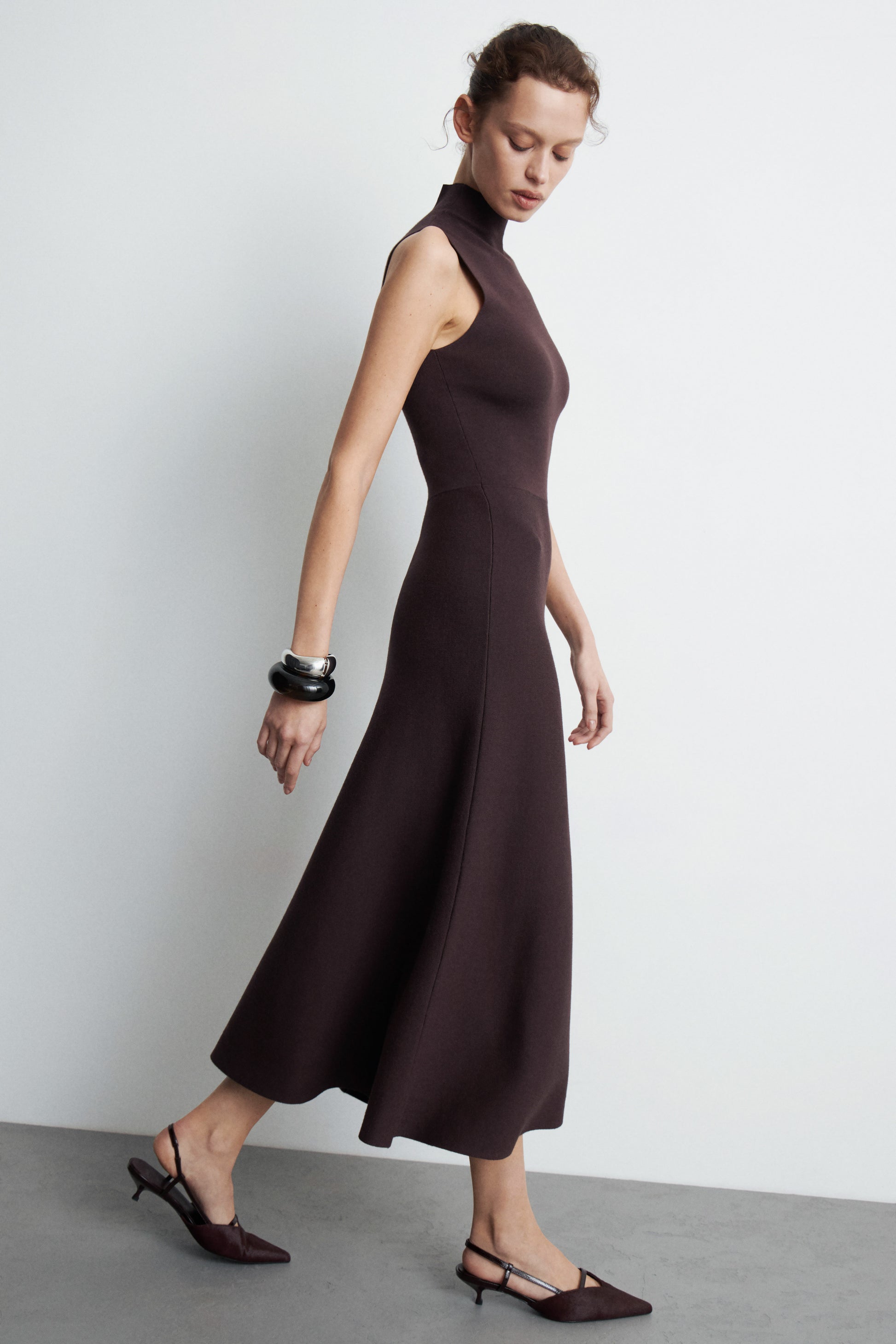 DARK BROWN