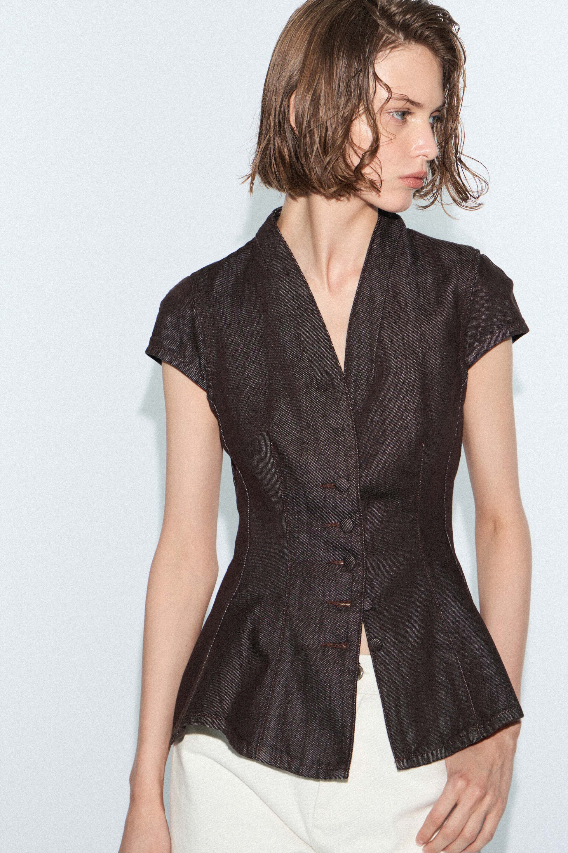 DARK BROWN