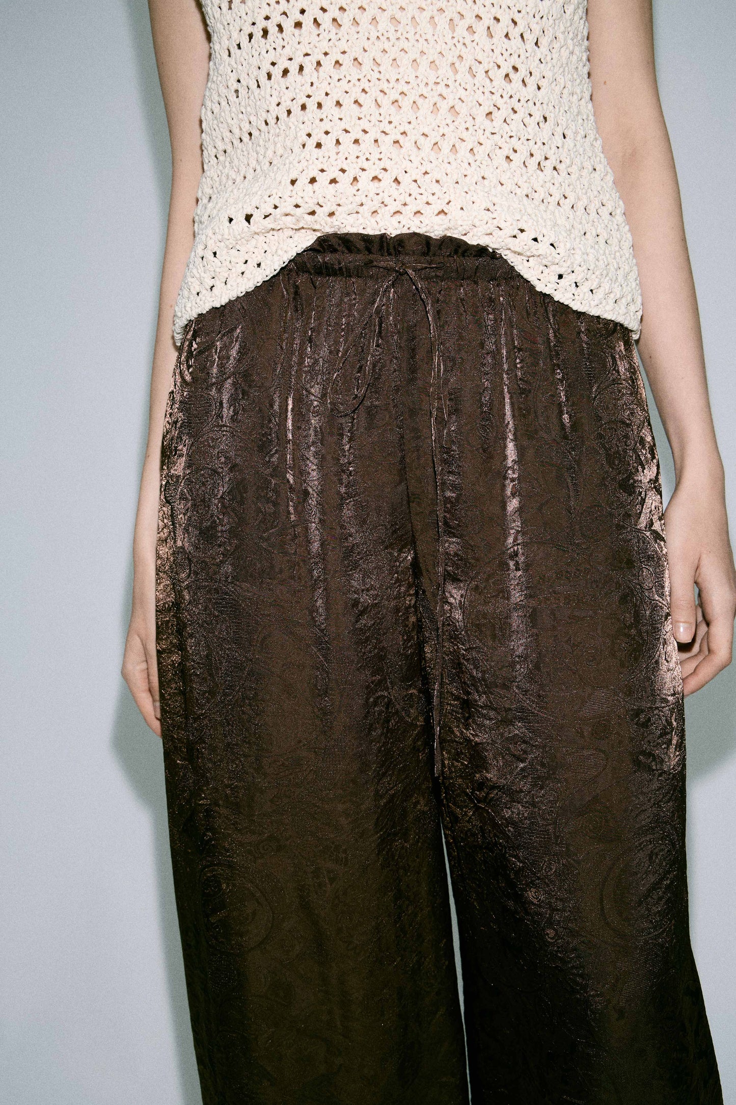 DARK BROWN