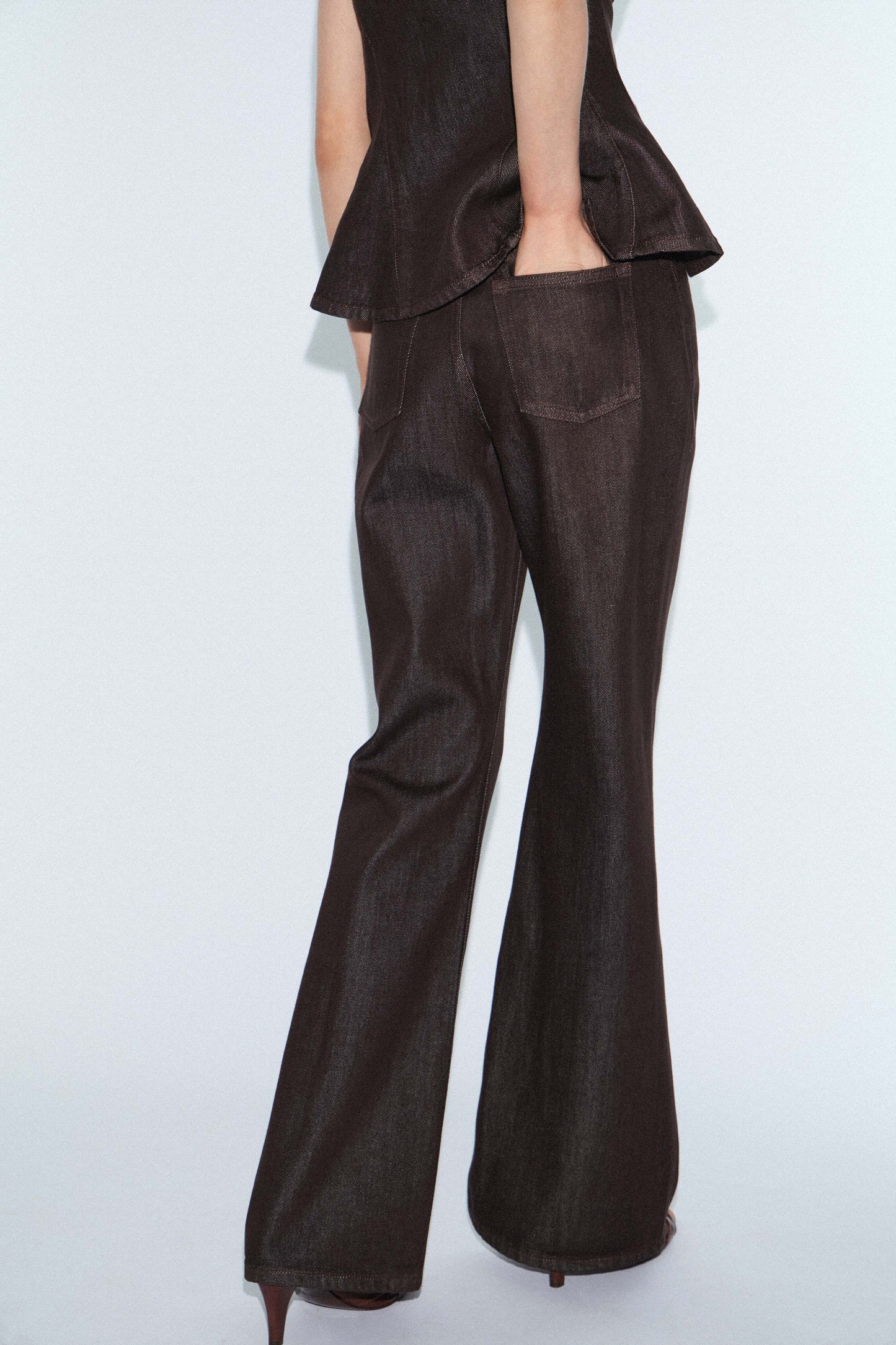 DARK BROWN