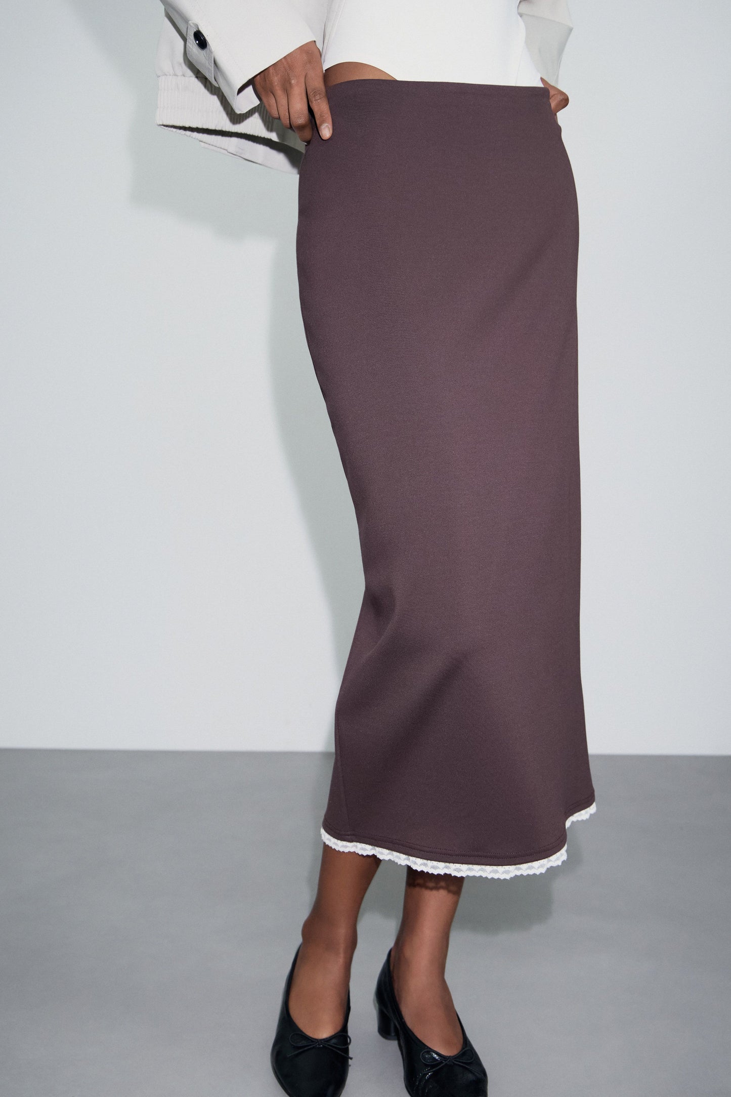 DARK BROWN