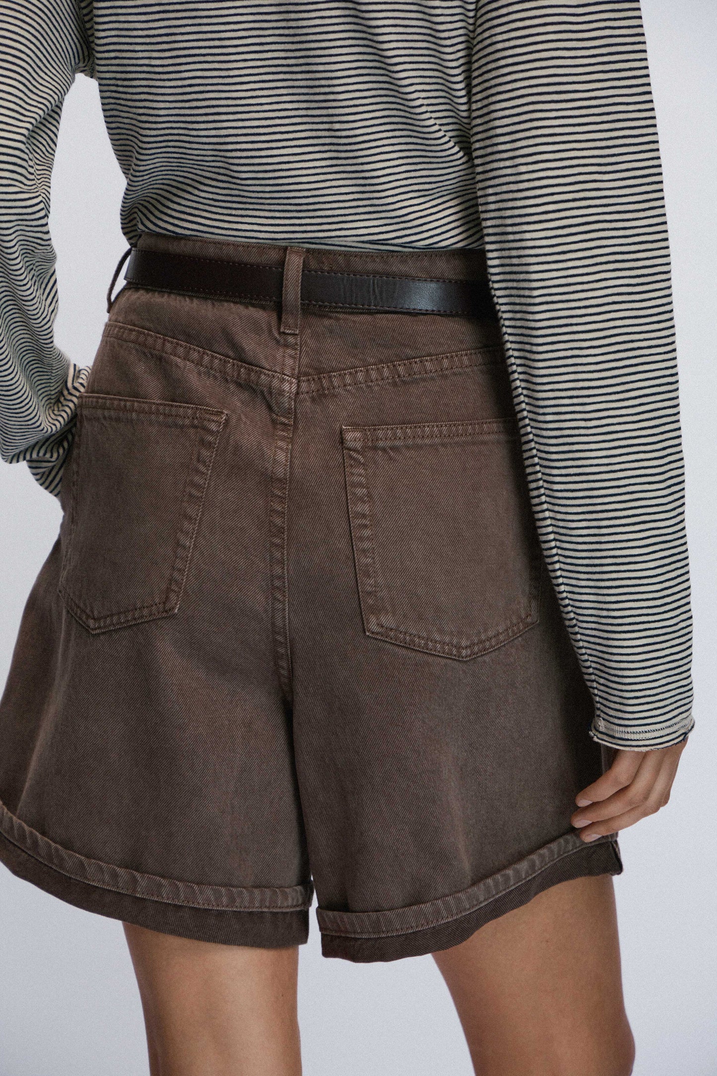 DARK BROWN