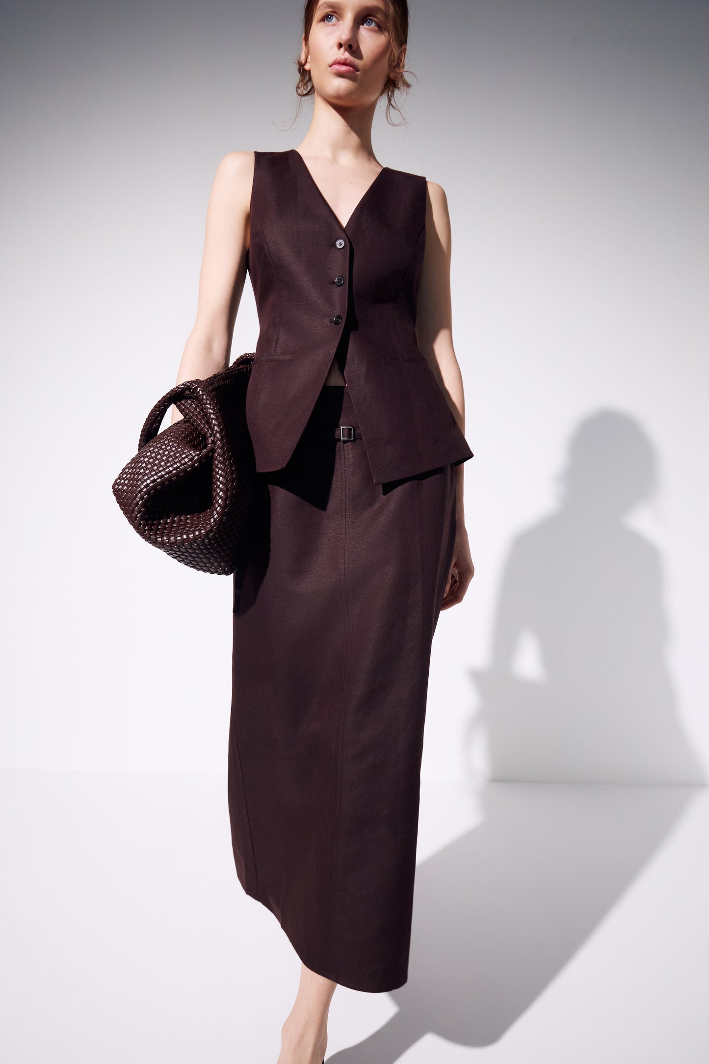 DARK BROWN