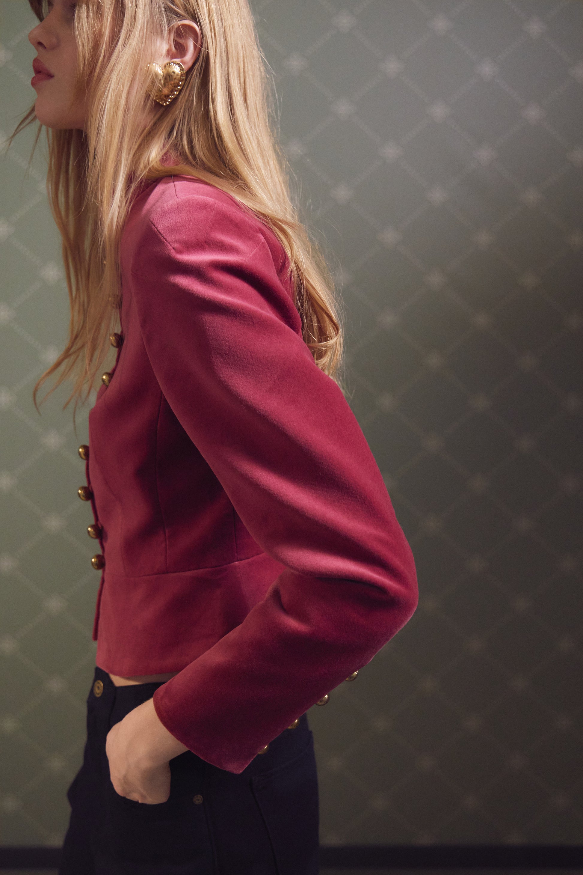 BRIGHT PINK