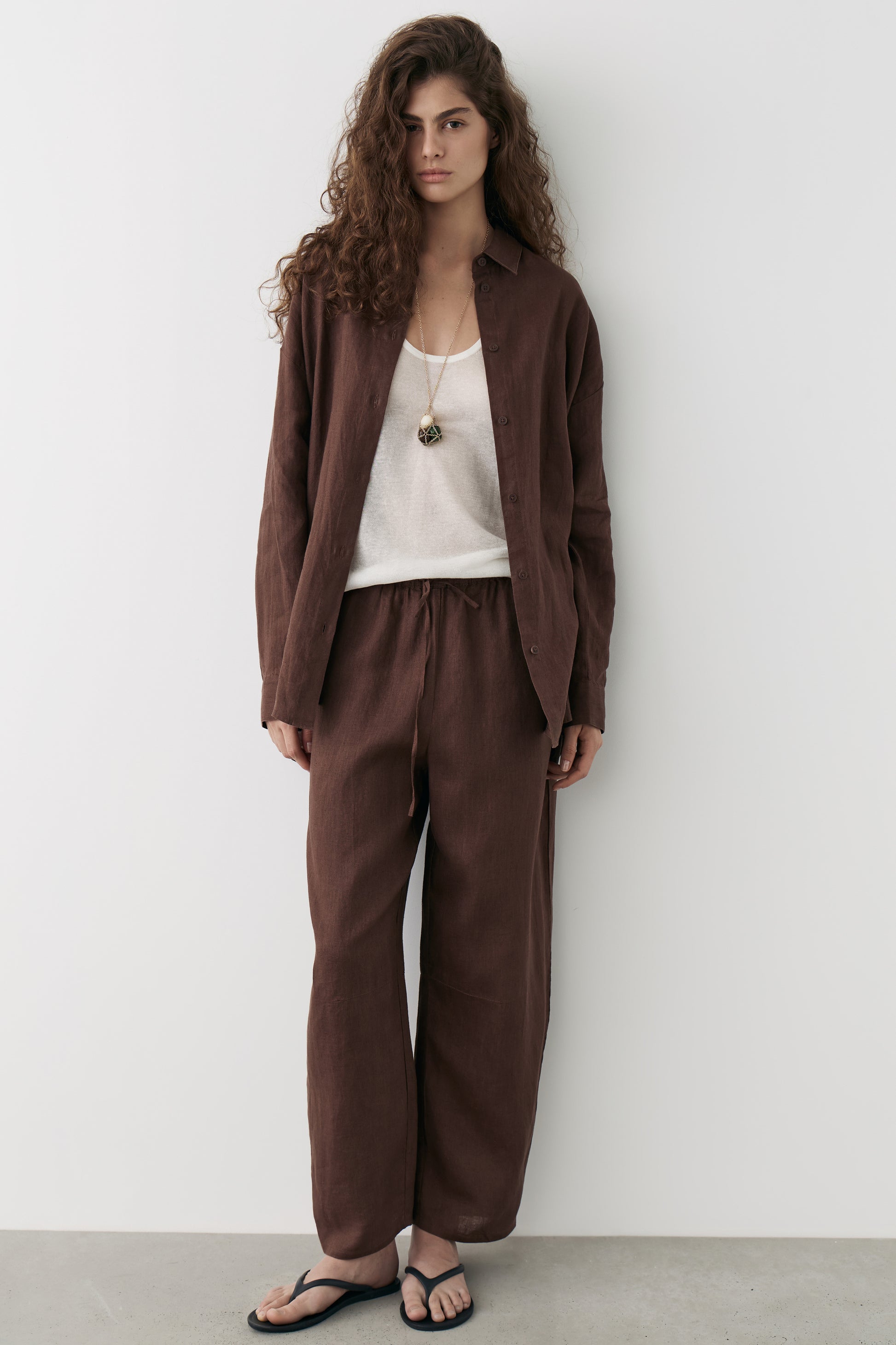 DARK BROWN