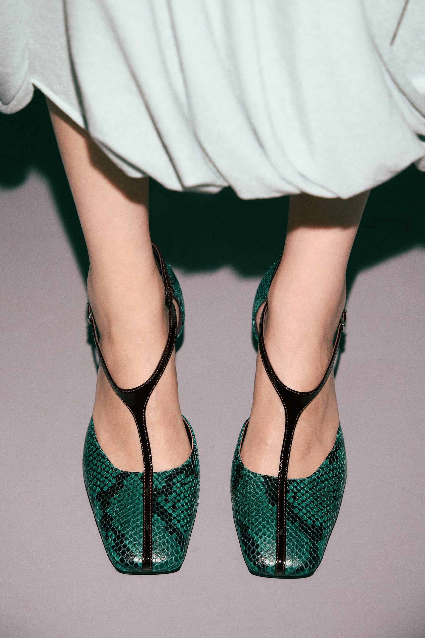 DARK GREEN