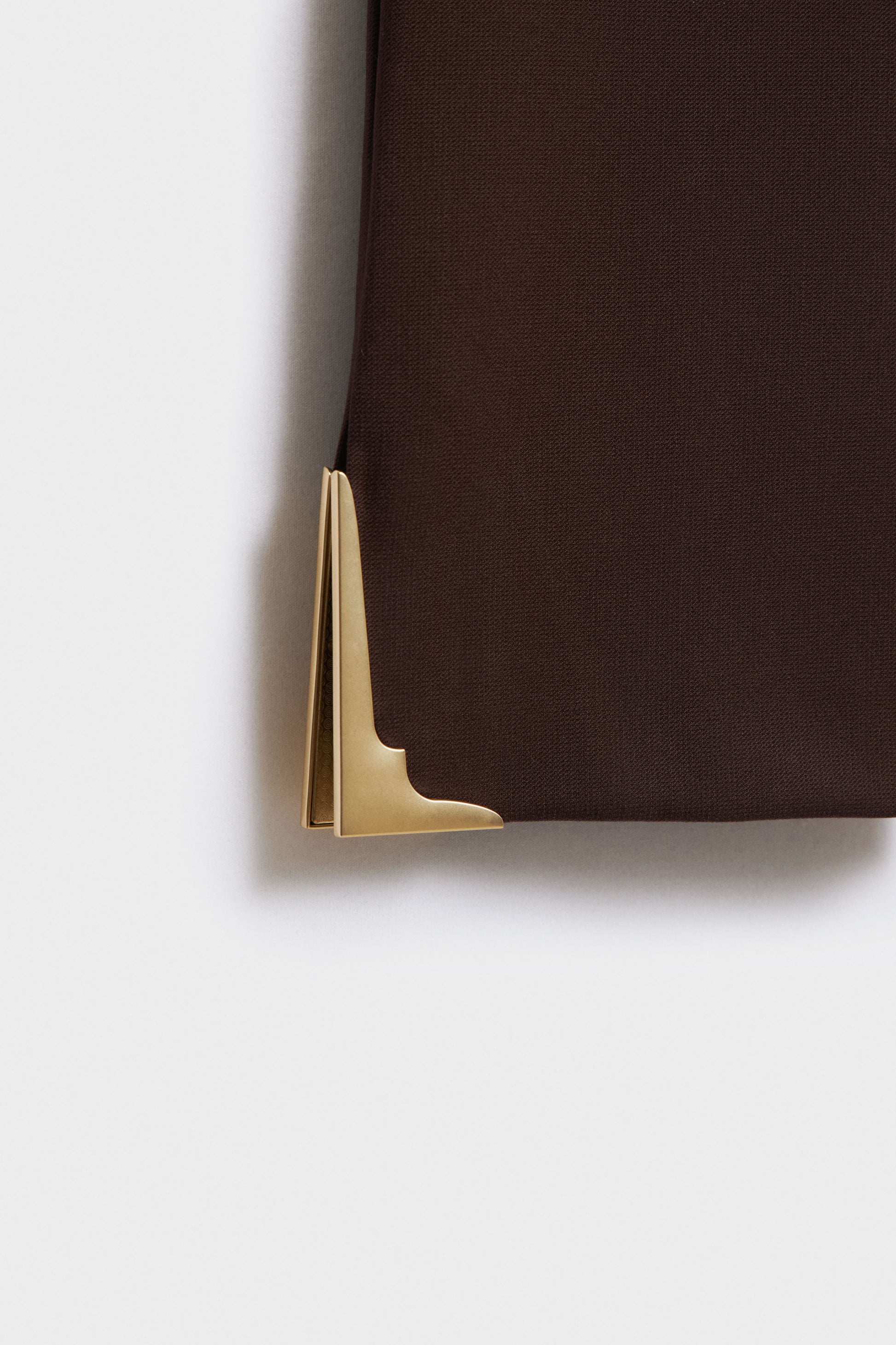DARK BROWN