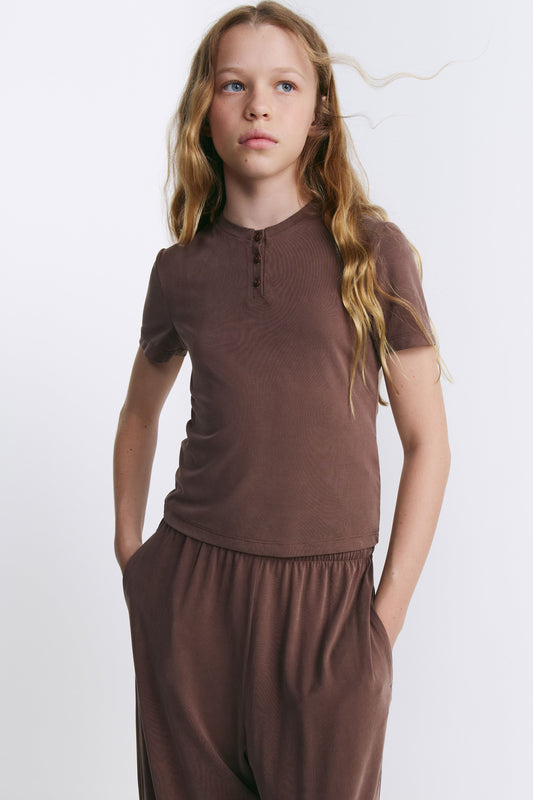 DARK BROWN