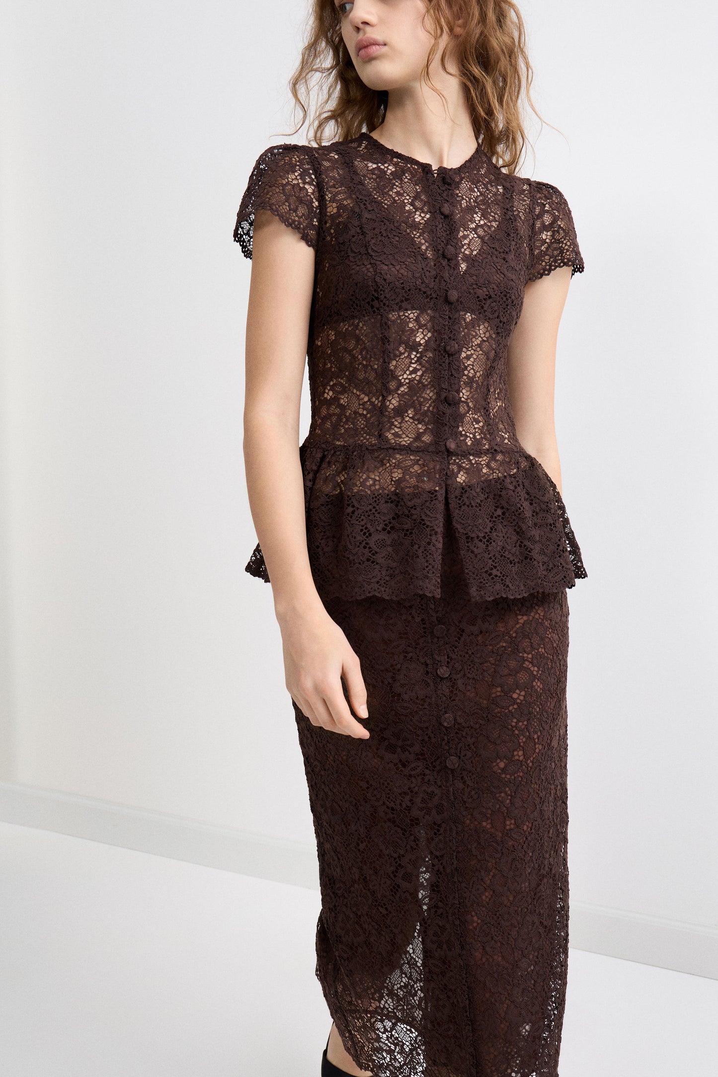 DARK BROWN
