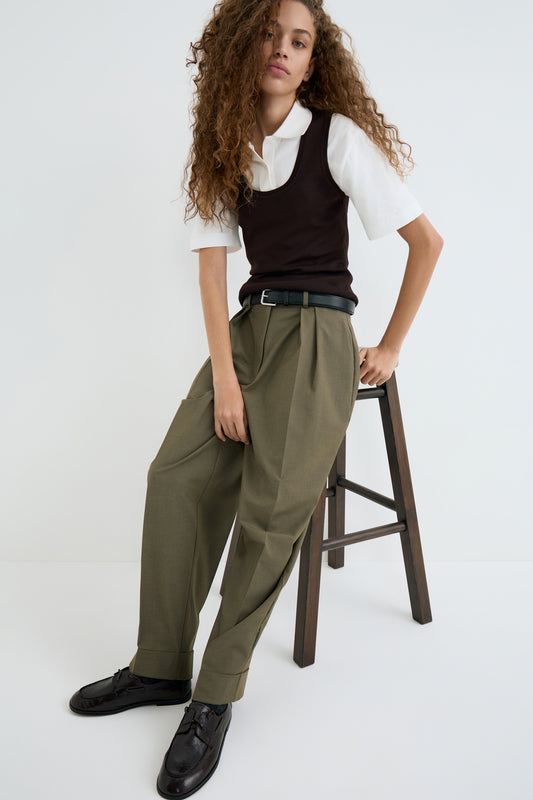 DARK BROWN