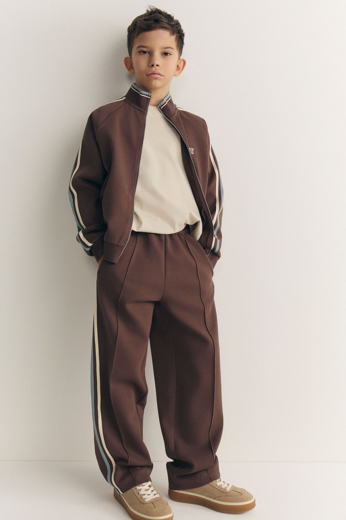 DARK BROWN