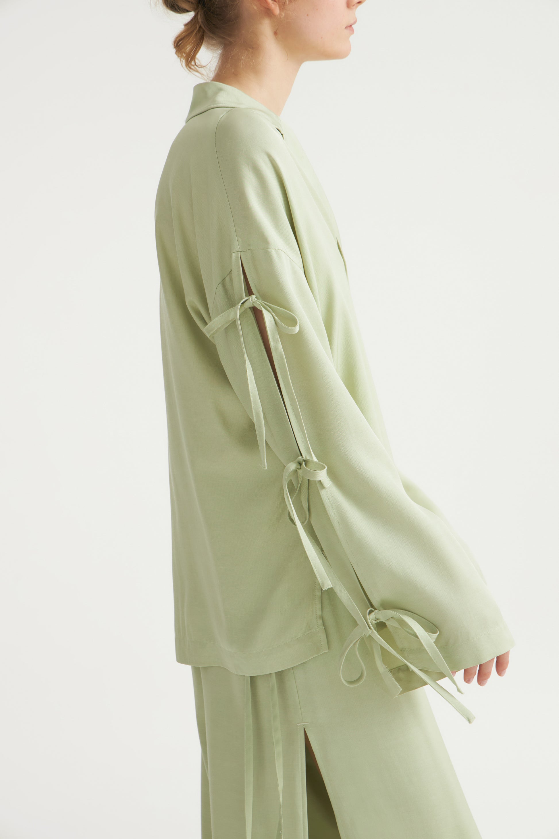 LIGHT GREEN