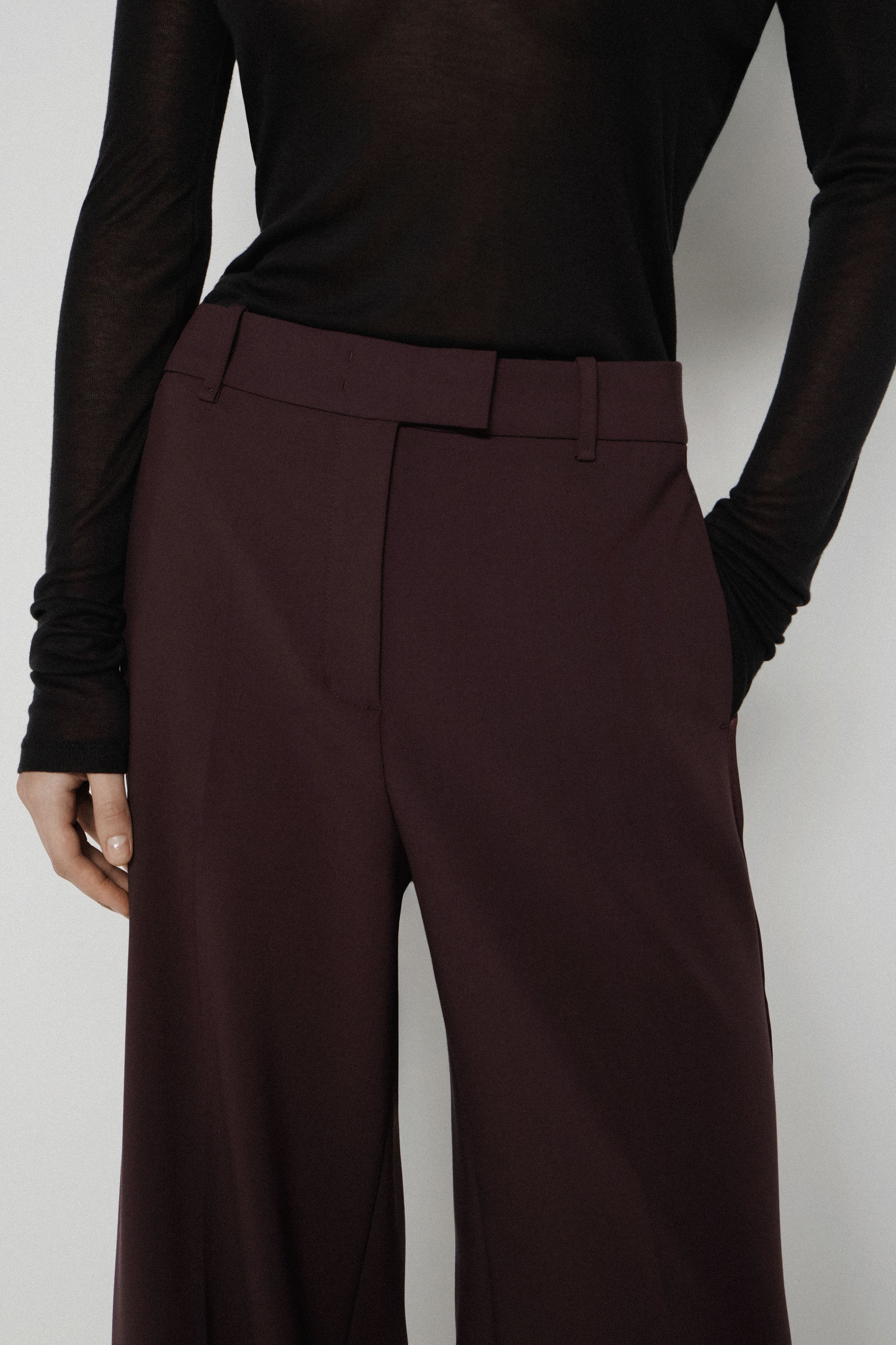 DARK BROWN