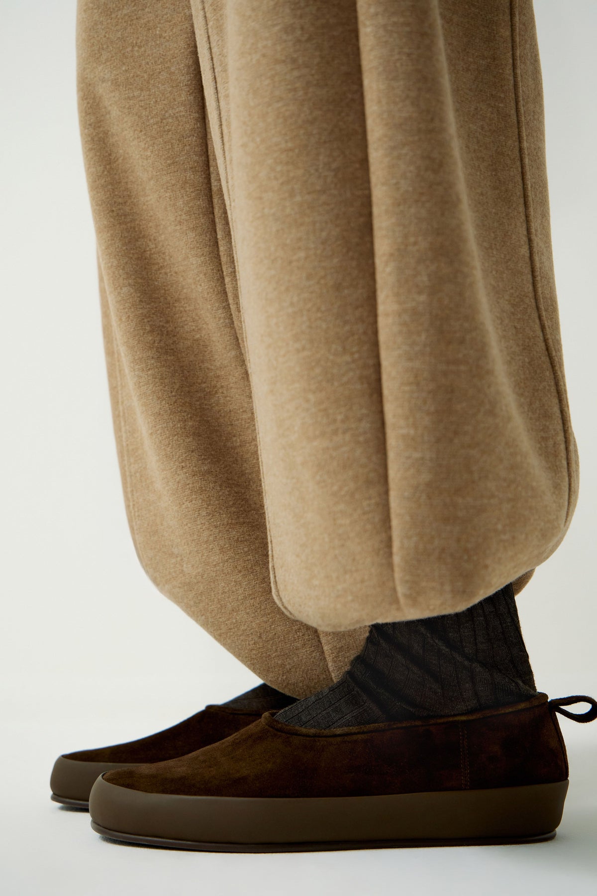 DARK BROWN