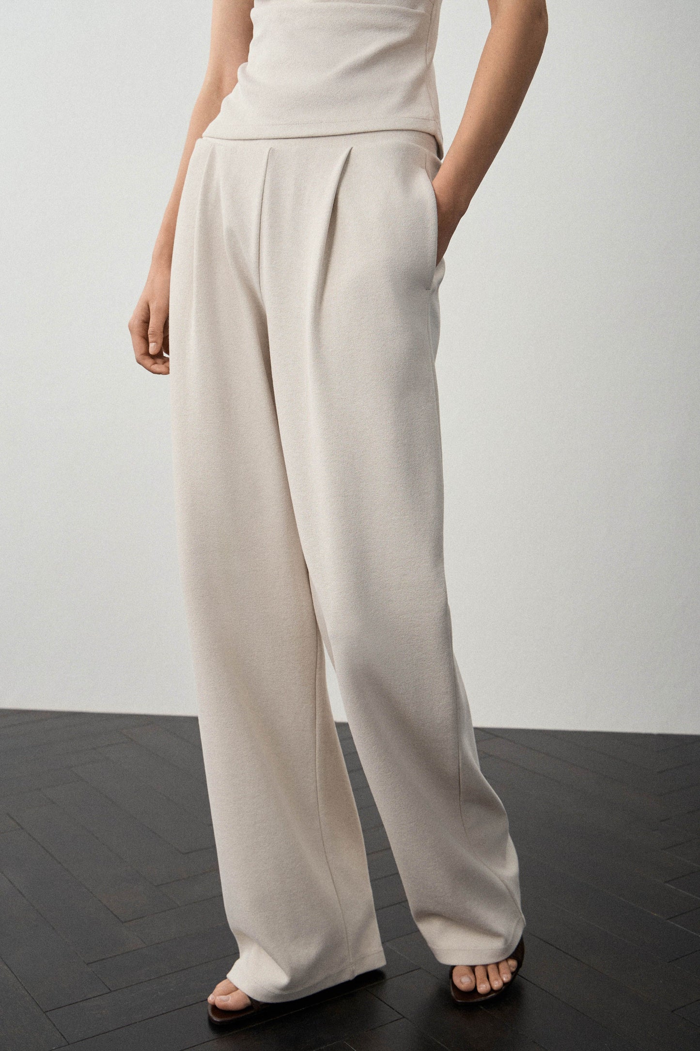 POWDER BEIGE