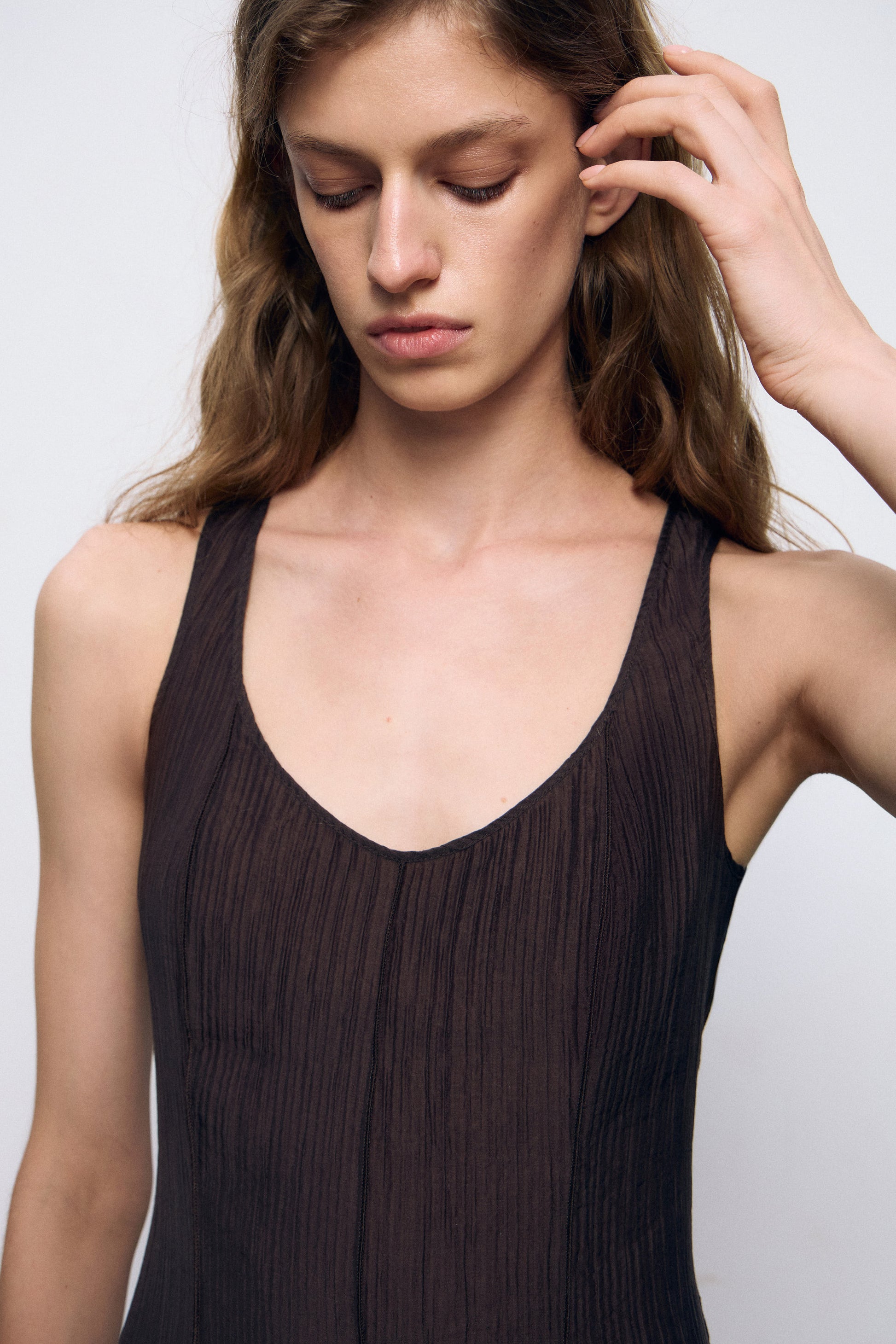 DARK BROWN