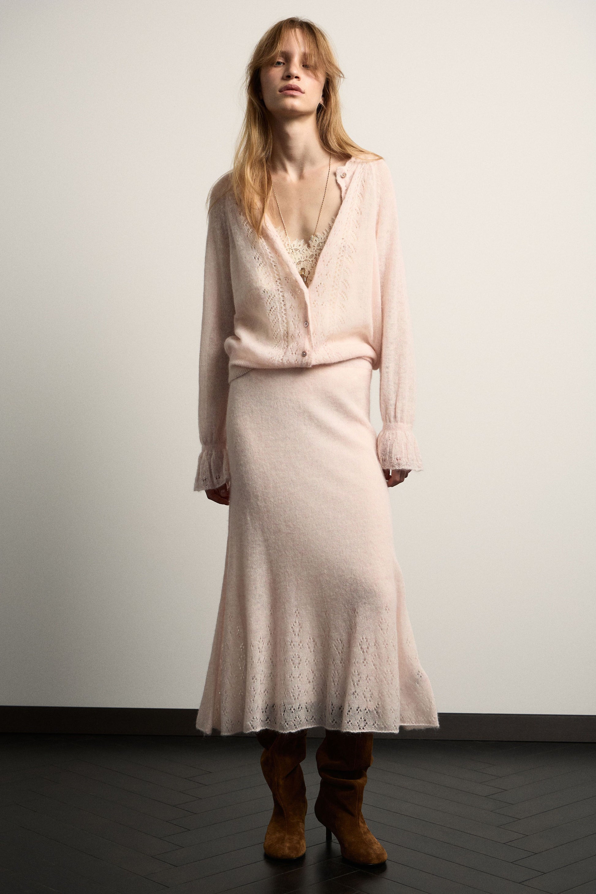 LIGHT PINK