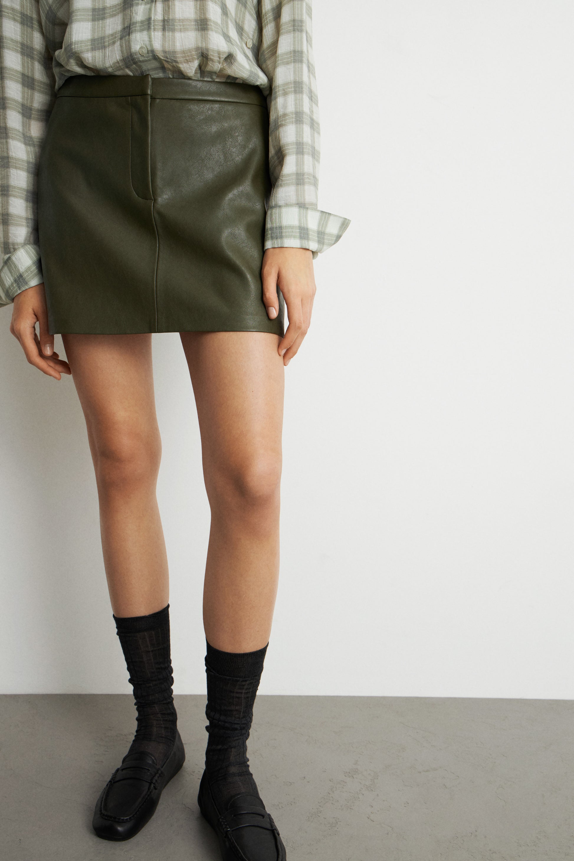 DARK GREEN