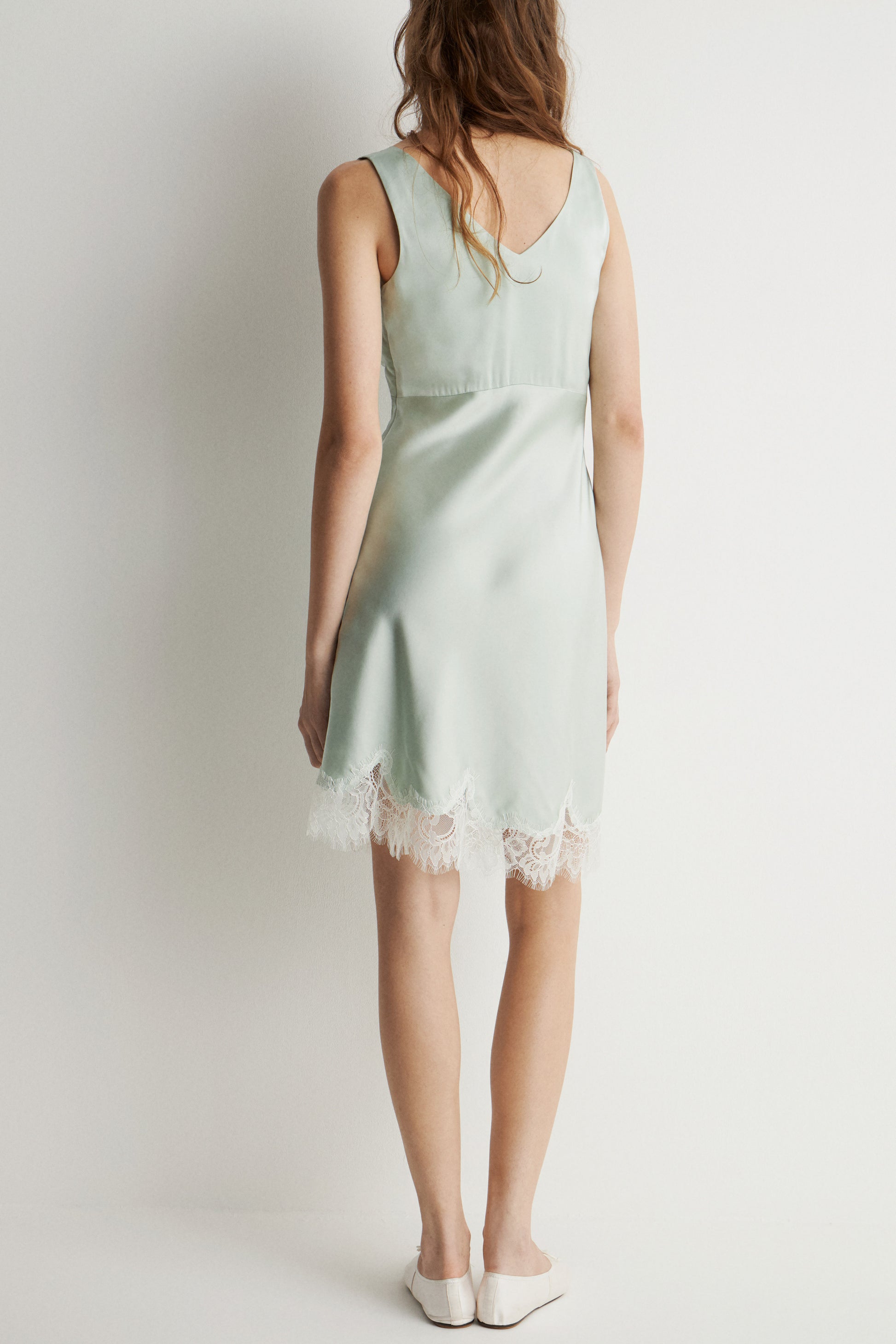 LIGHT GREEN