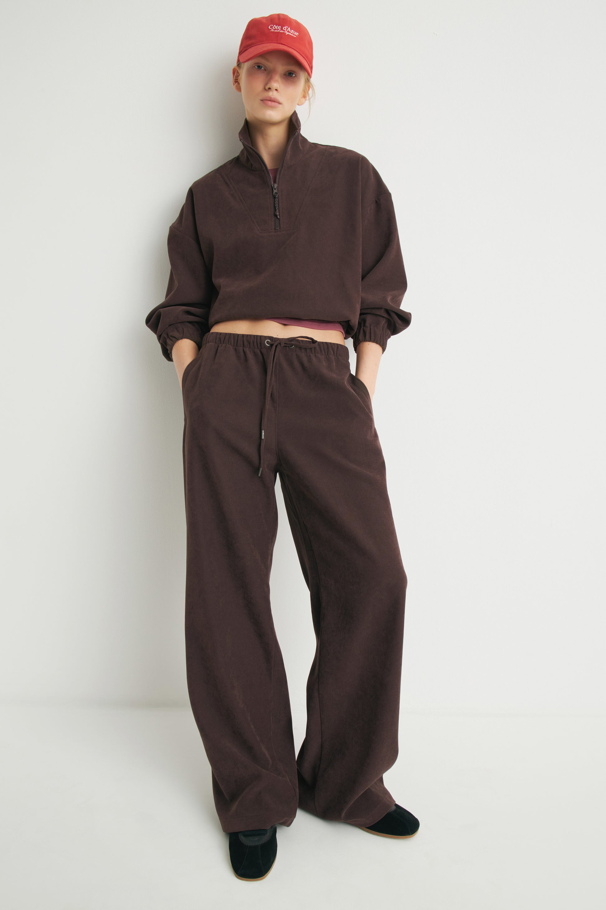 DARK BROWN