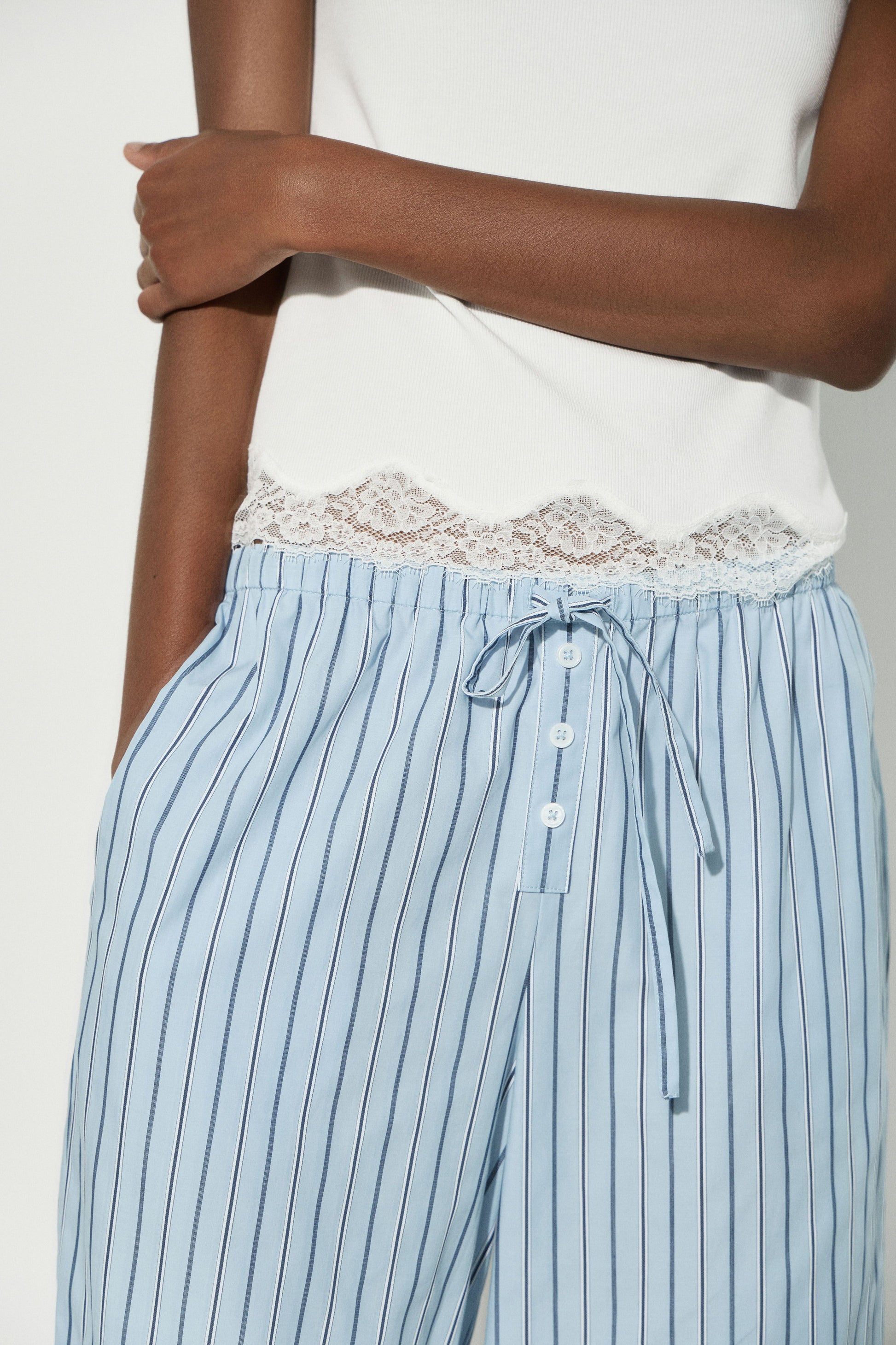 LIGHT BLUE/WHITE
