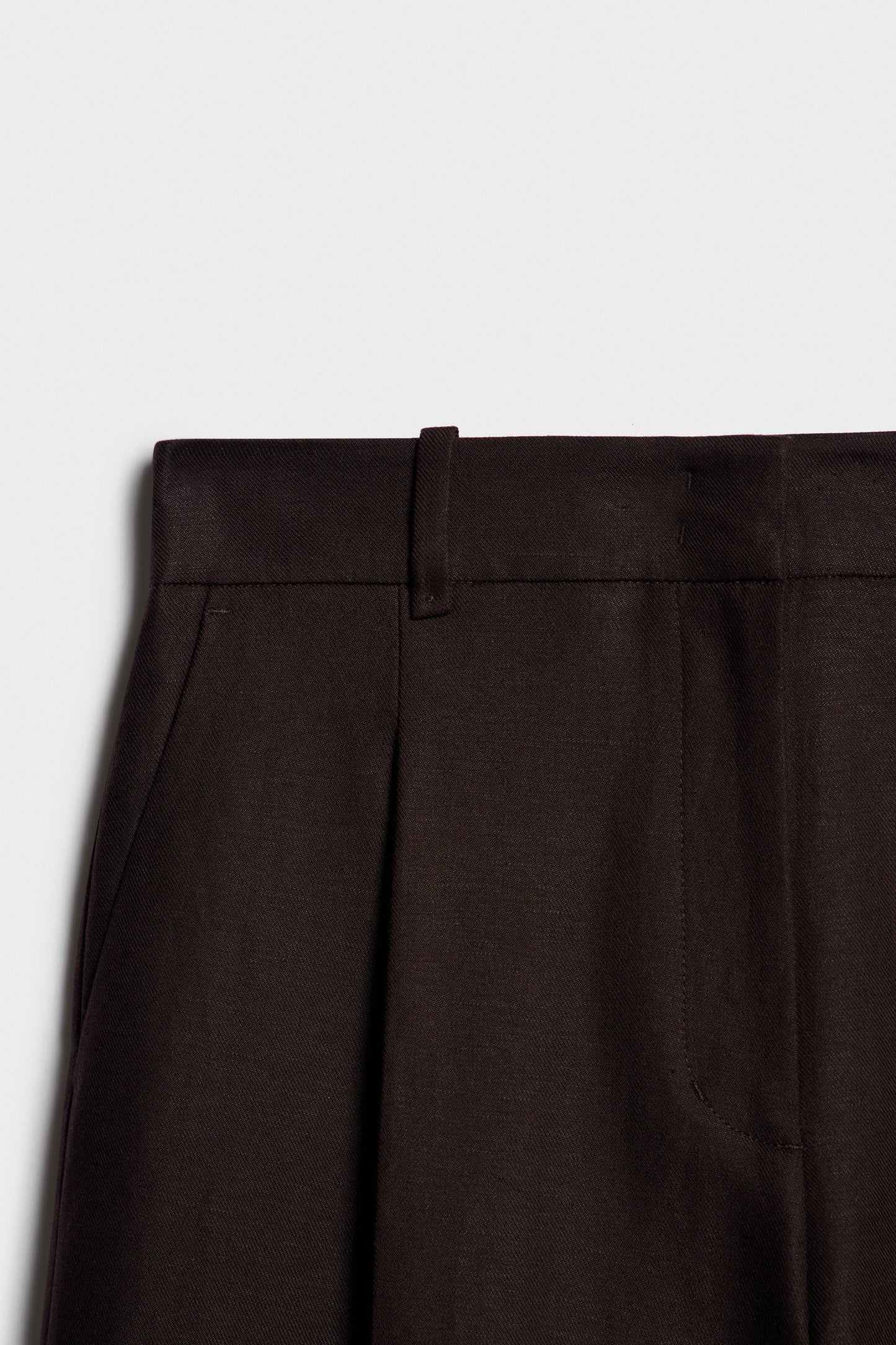 DARK BROWN