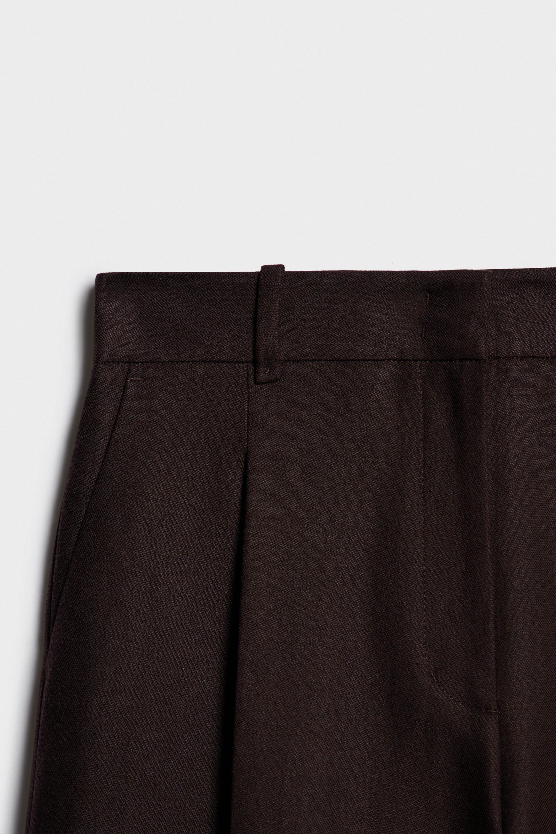 DARK BROWN
