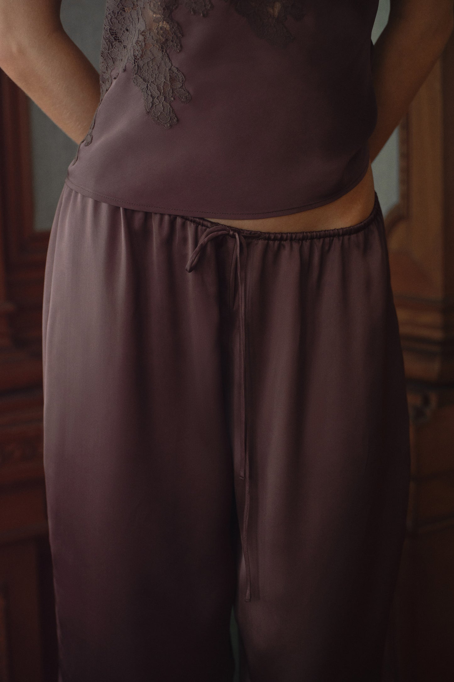 DARK BROWN