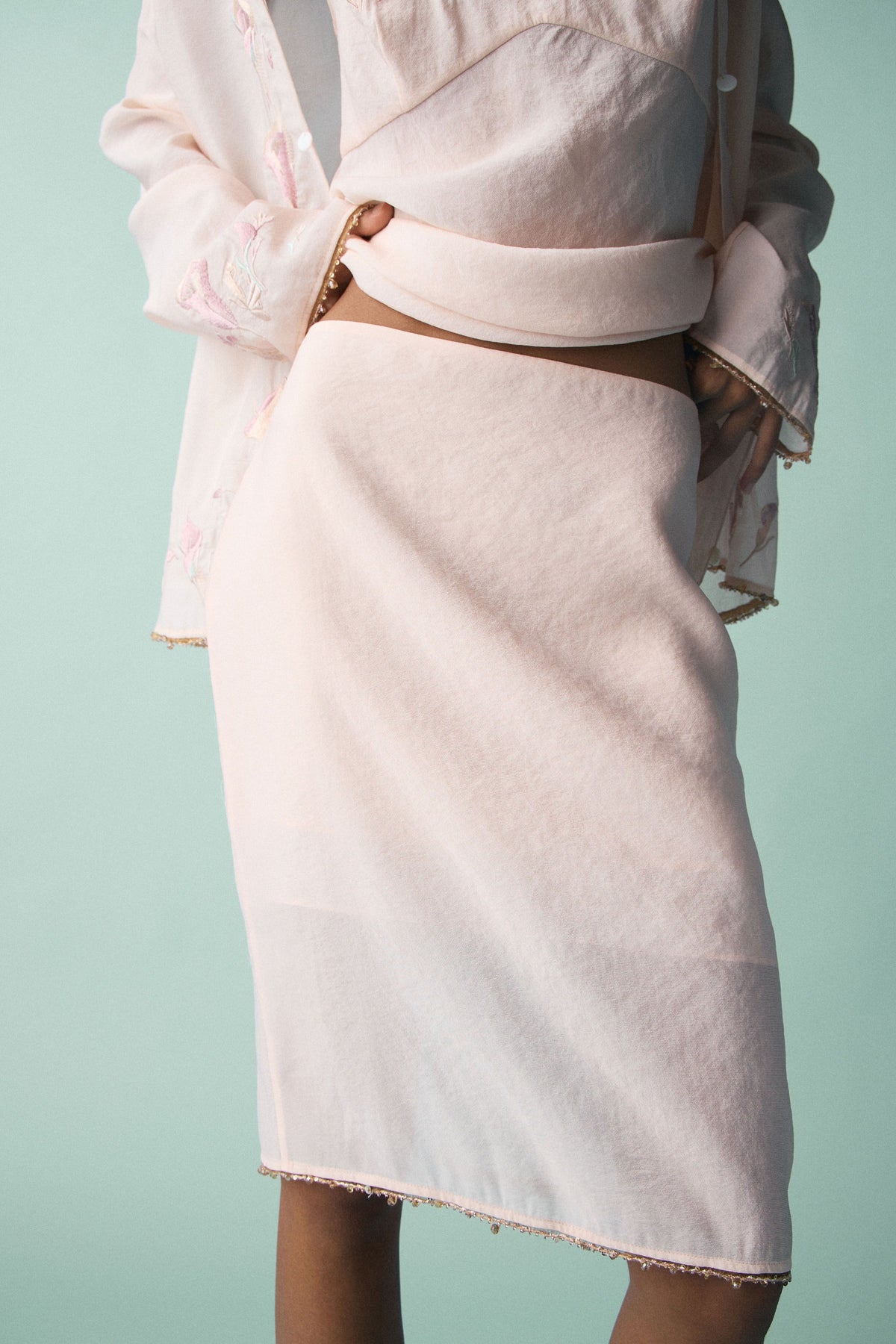 POWDER BEIGE