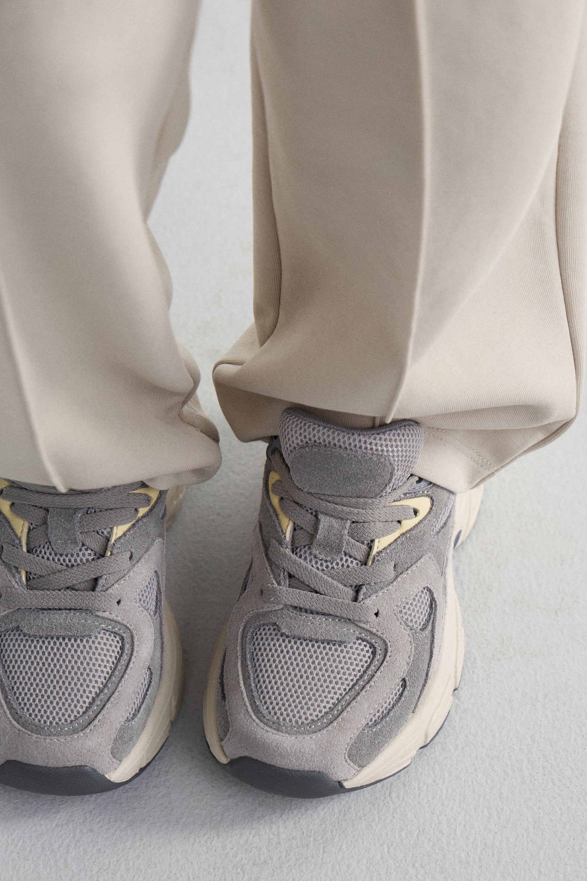 LIGHT GREY