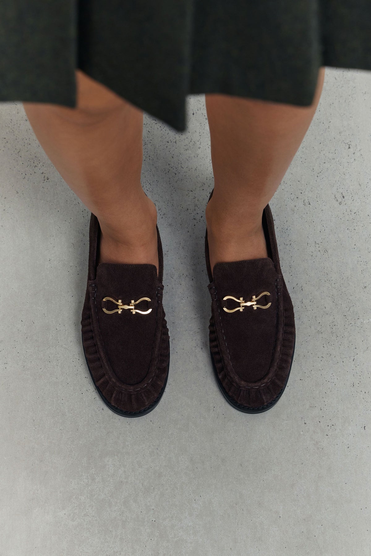 DARK BROWN