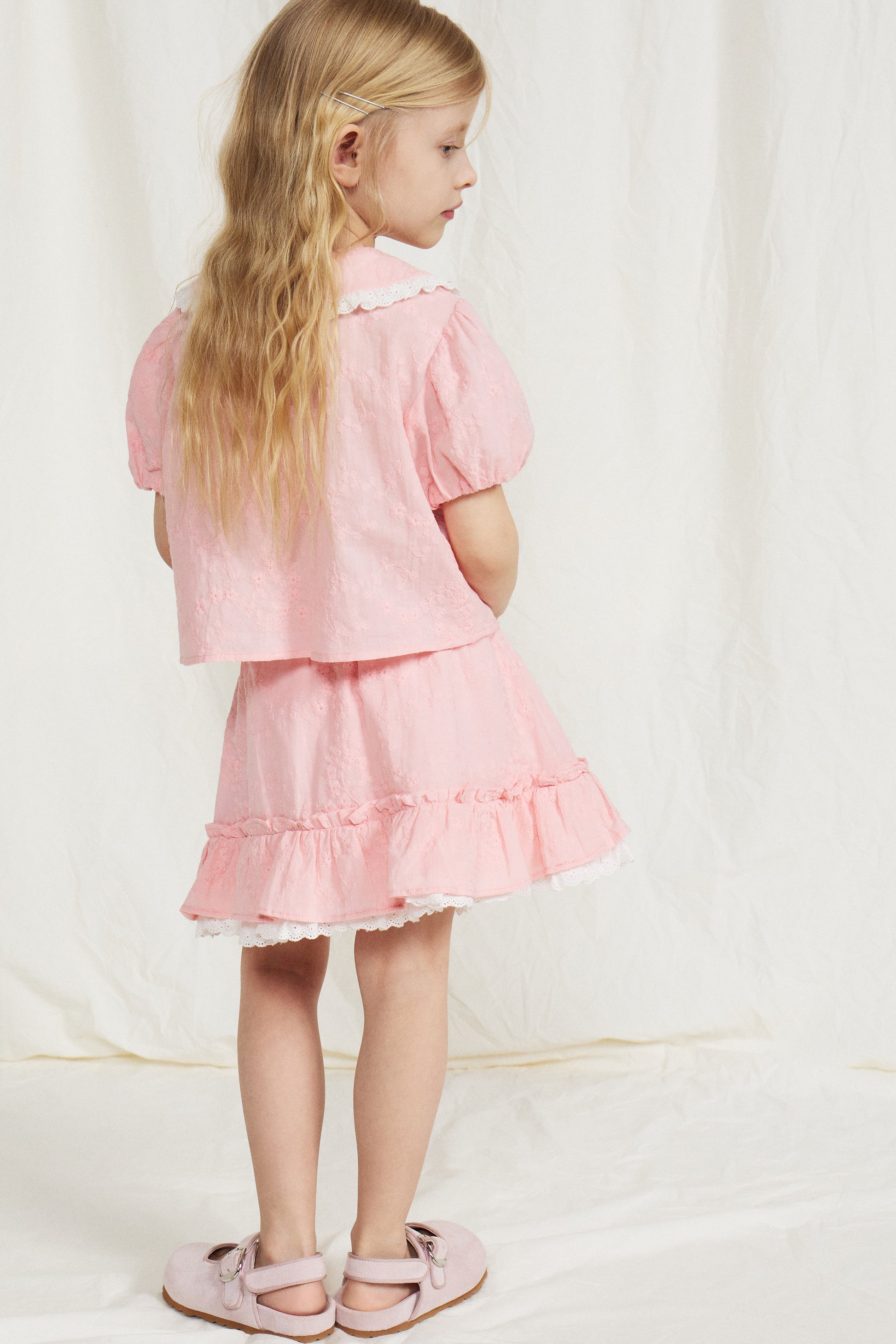LIGHT PINK