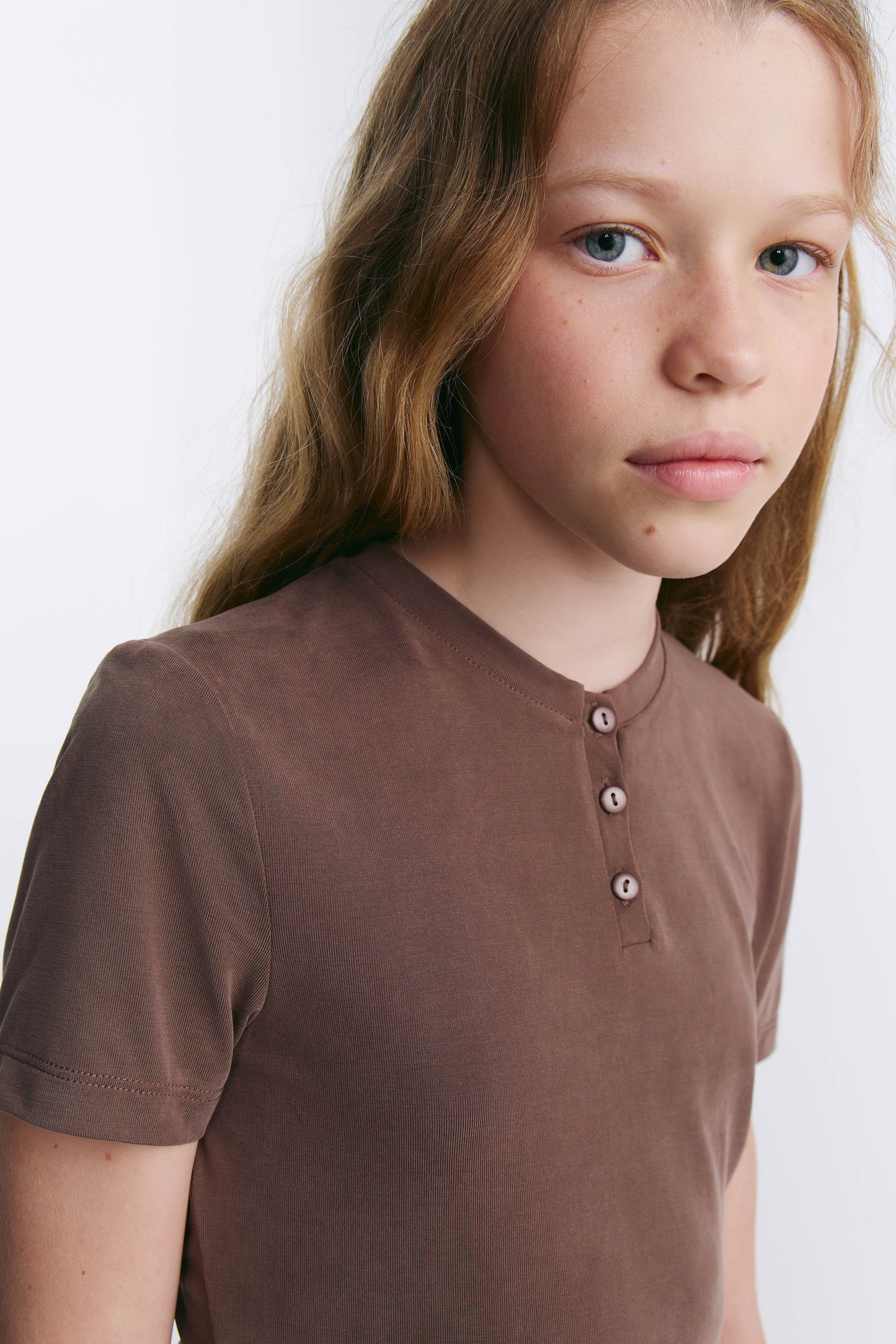 DARK BROWN