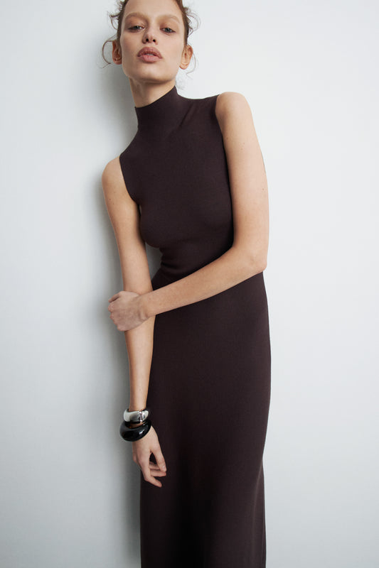 DARK BROWN