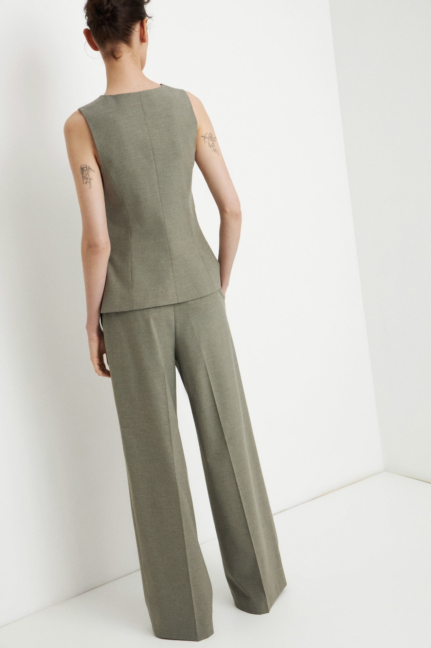 LIGHT KHAKI