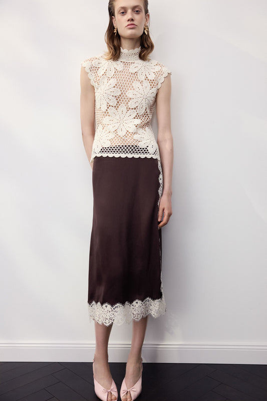 DARK BROWN