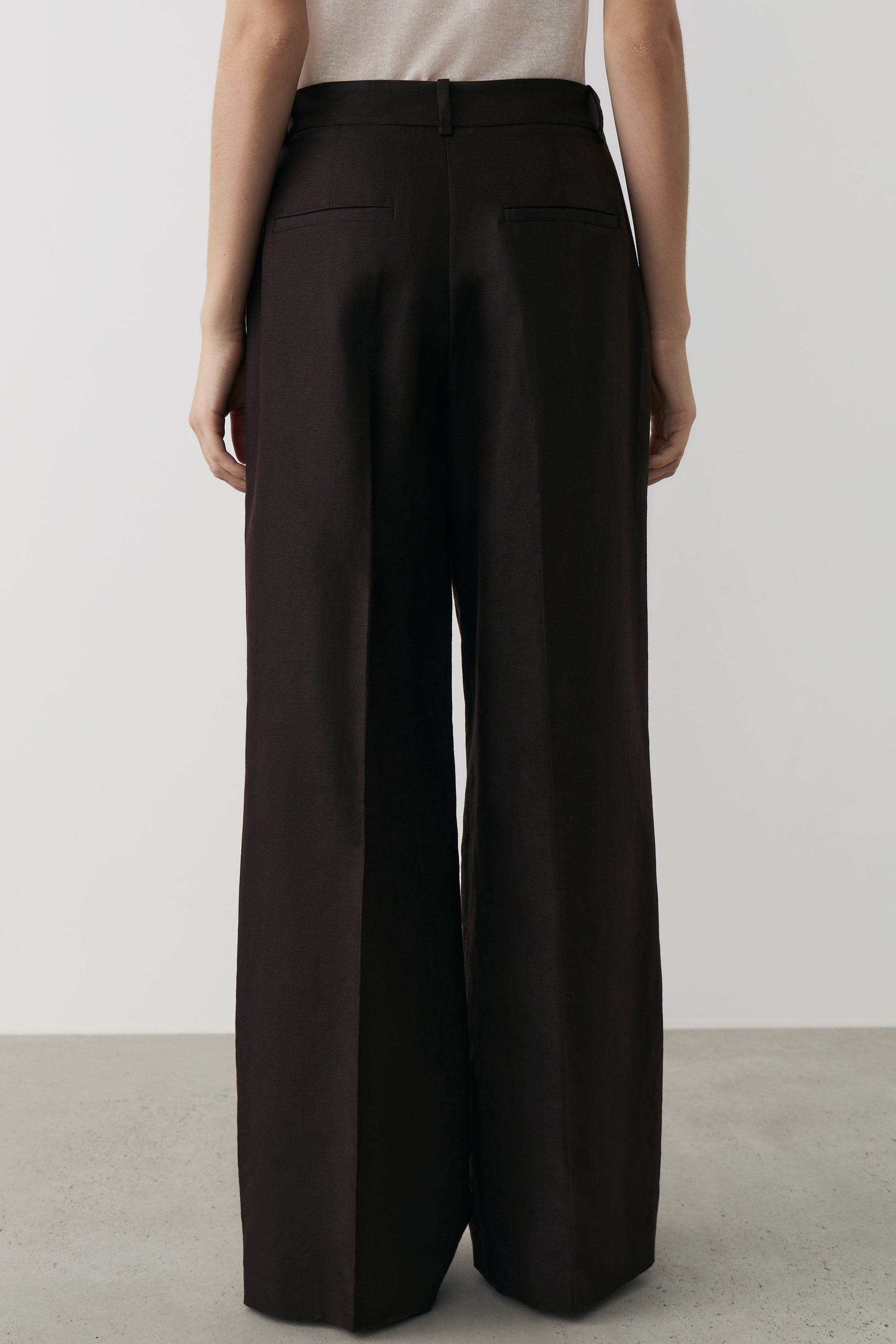 DARK BROWN