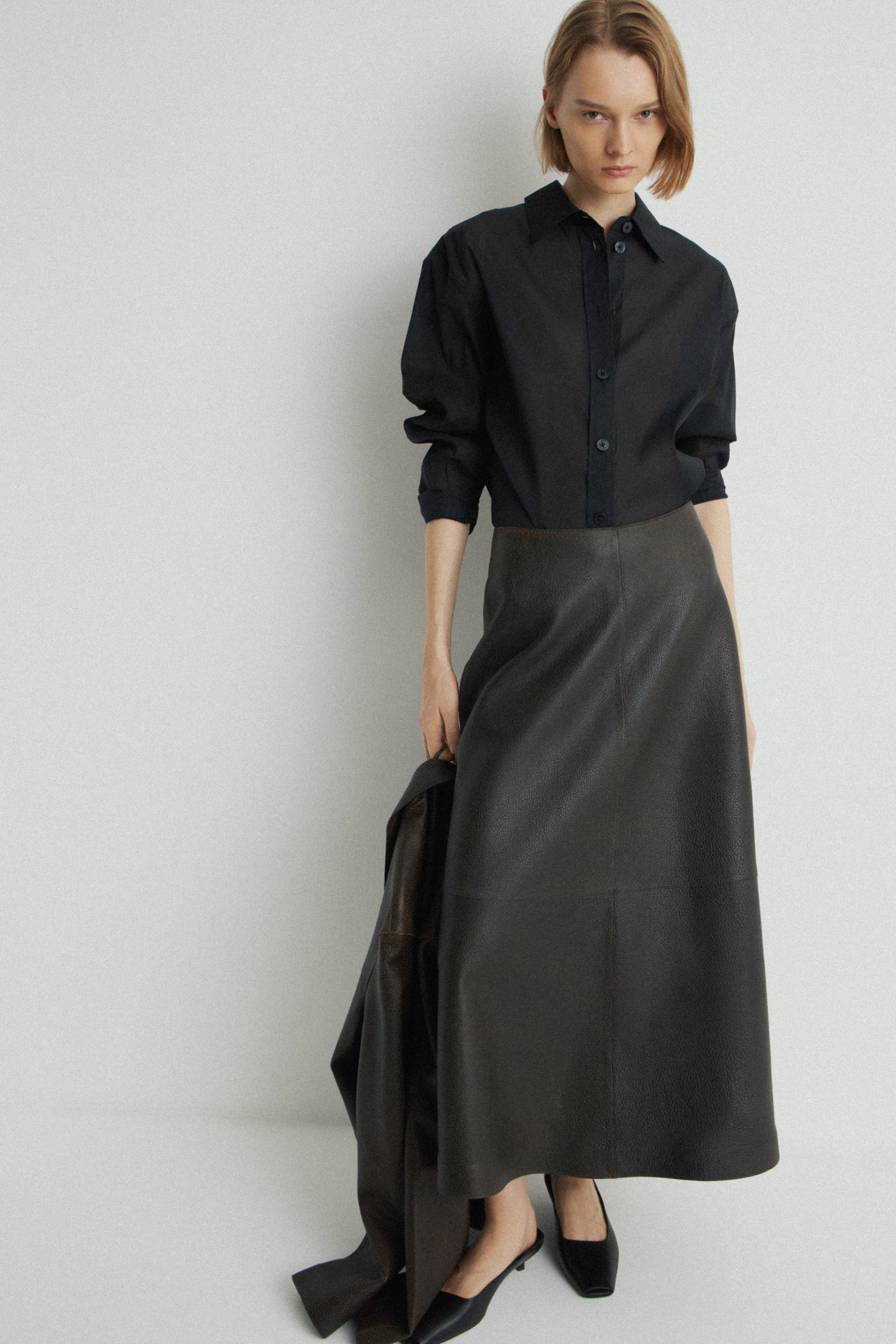 DARK BROWN