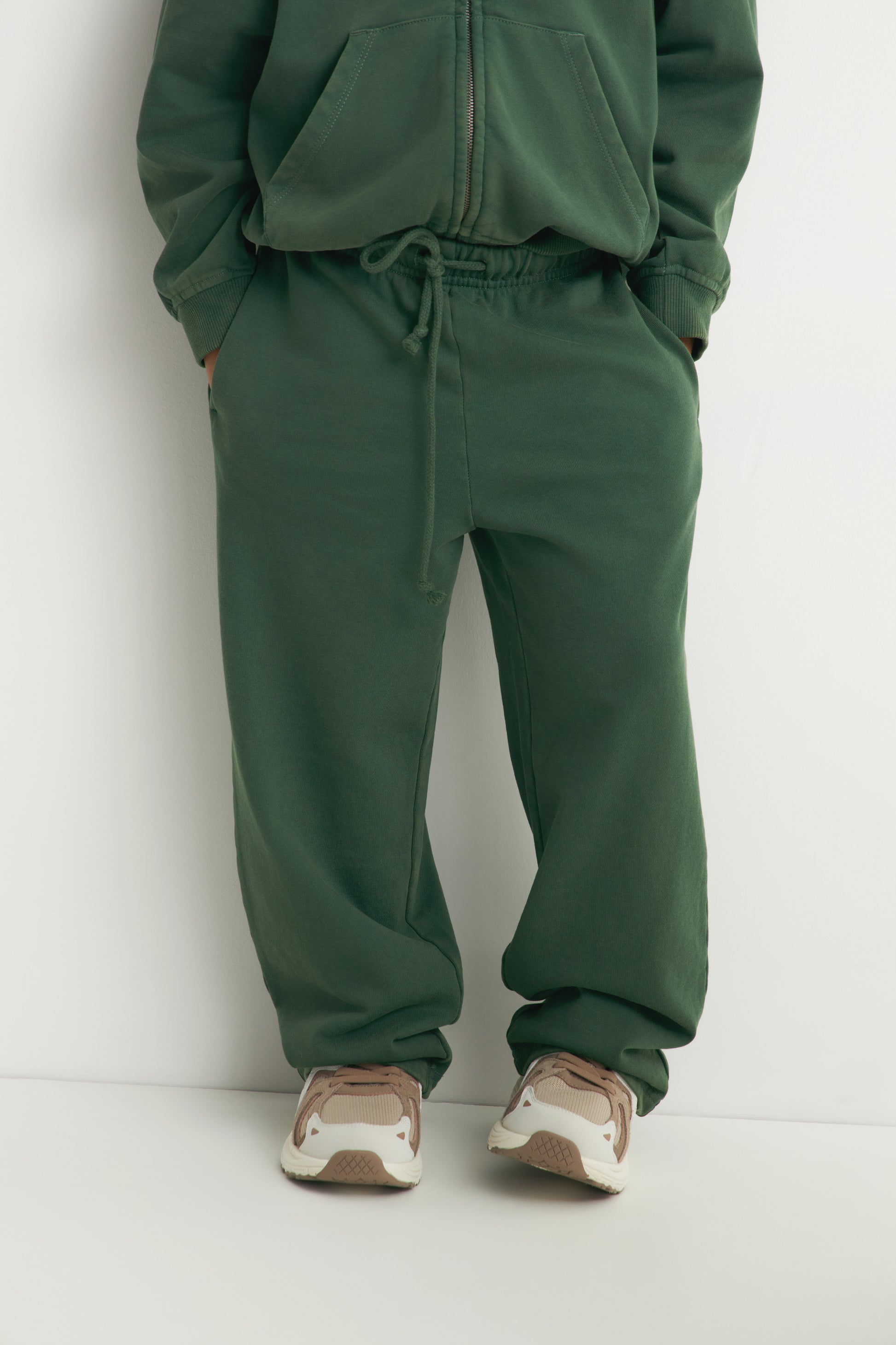 GREEN