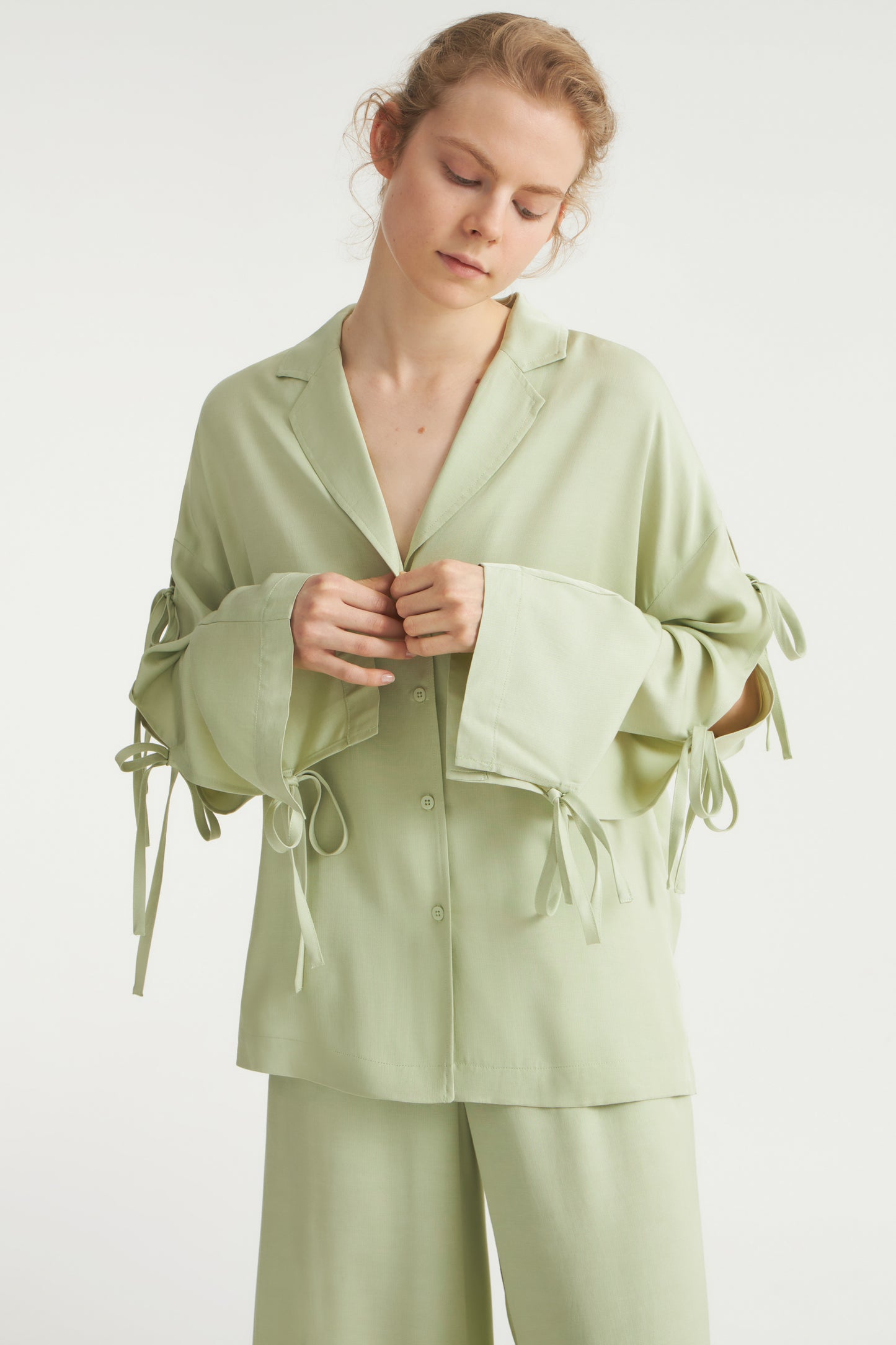 LIGHT GREEN