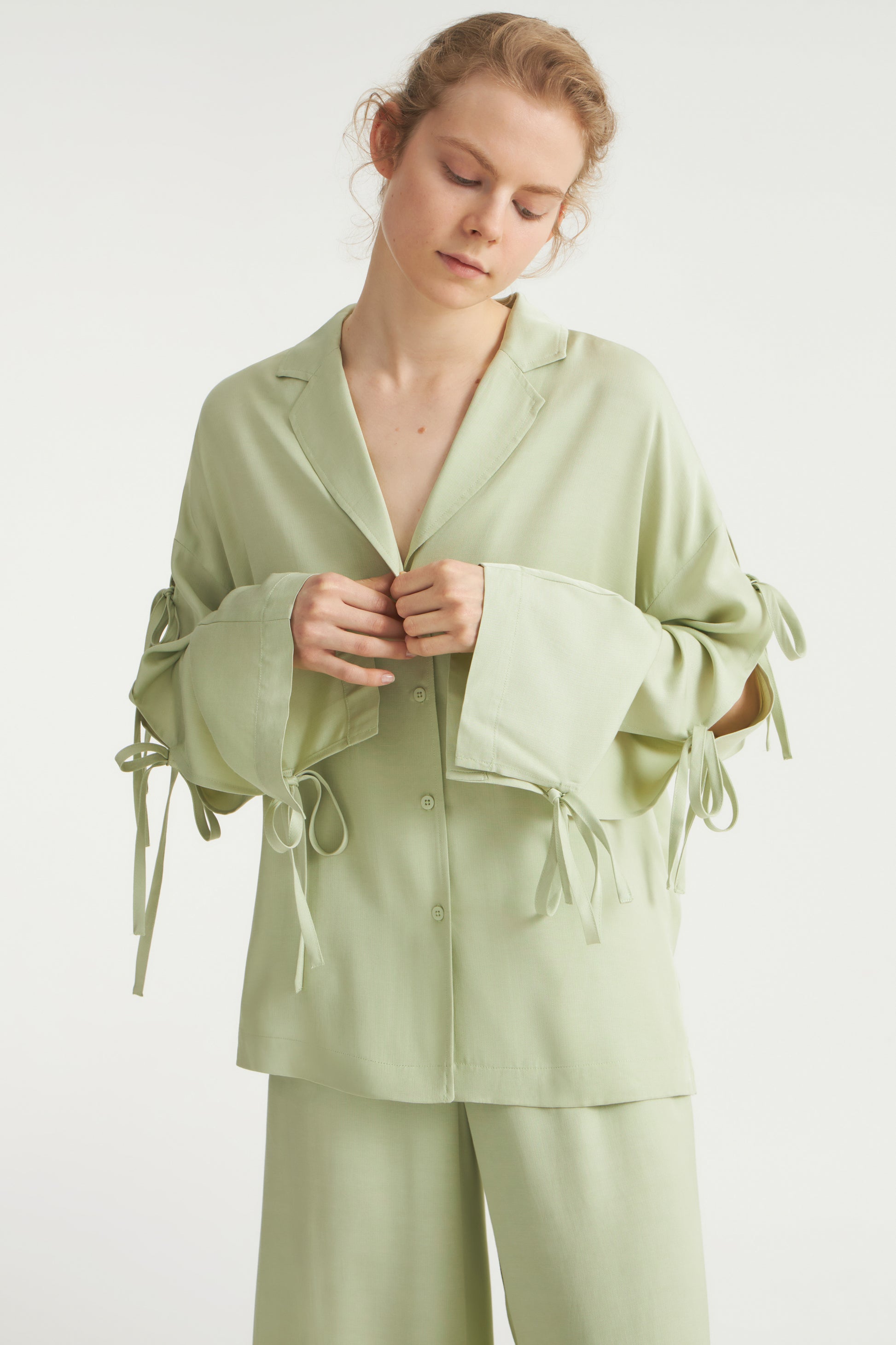 LIGHT GREEN
